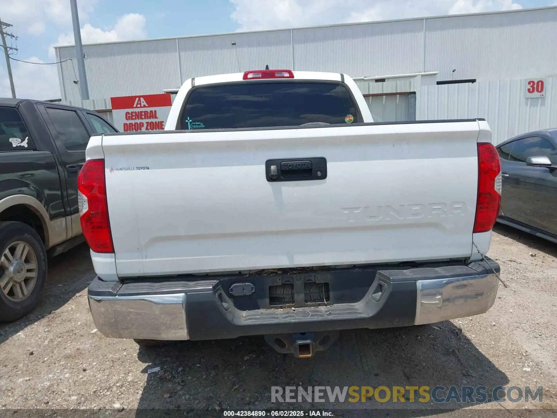 17 Photograph of a damaged car 5TFEY5F10LX268733 TOYOTA TUNDRA 2020