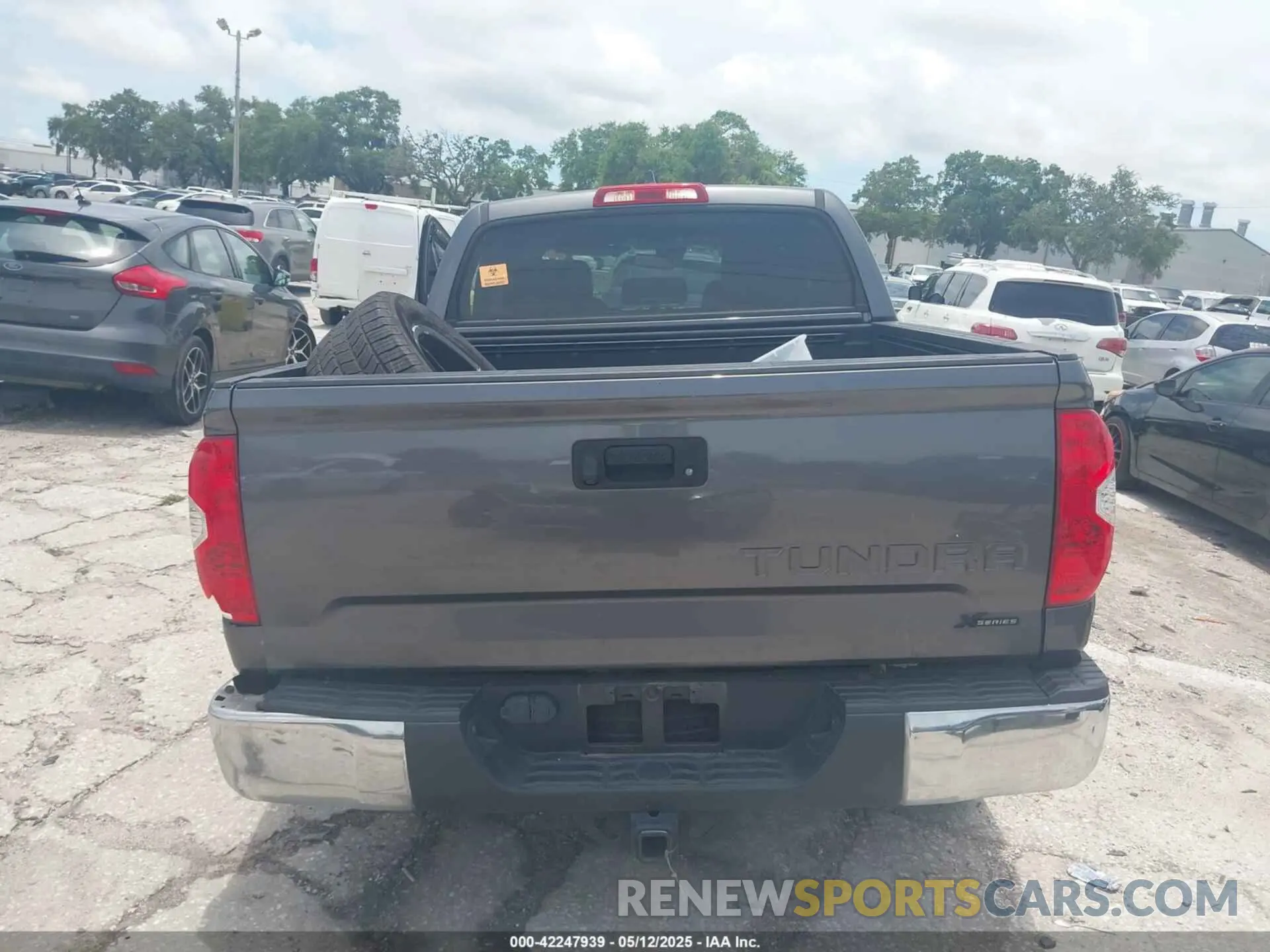 15 Photograph of a damaged car 5TFEY5F13LX265681 TOYOTA TUNDRA 2020