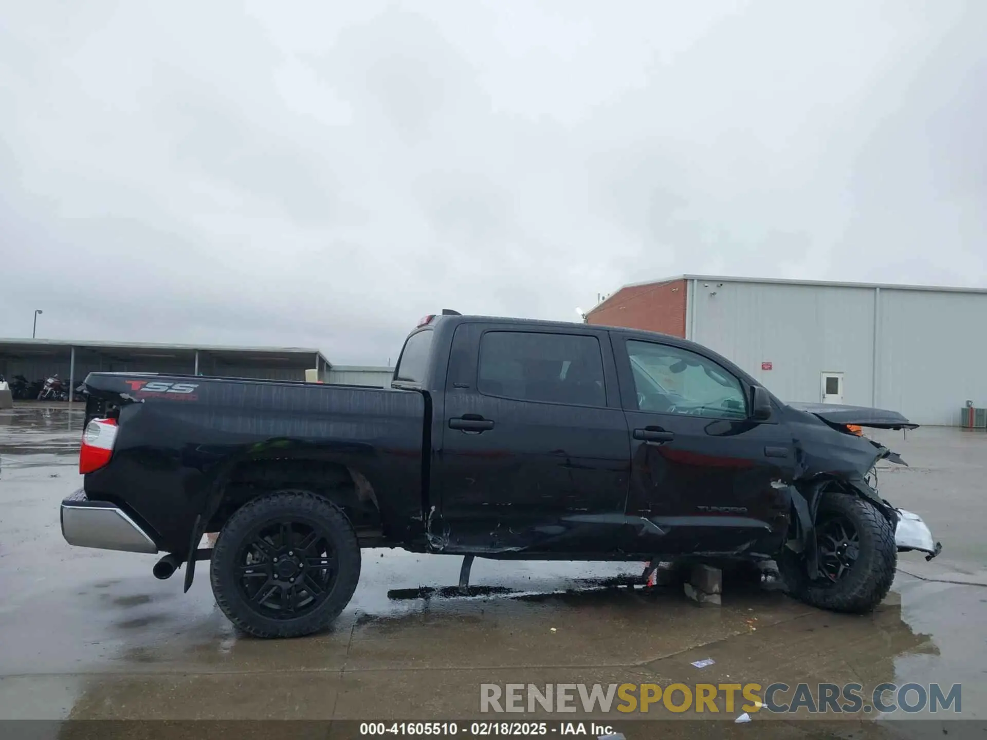 14 Photograph of a damaged car 5TFEY5F19LX265572 TOYOTA TUNDRA 2020
