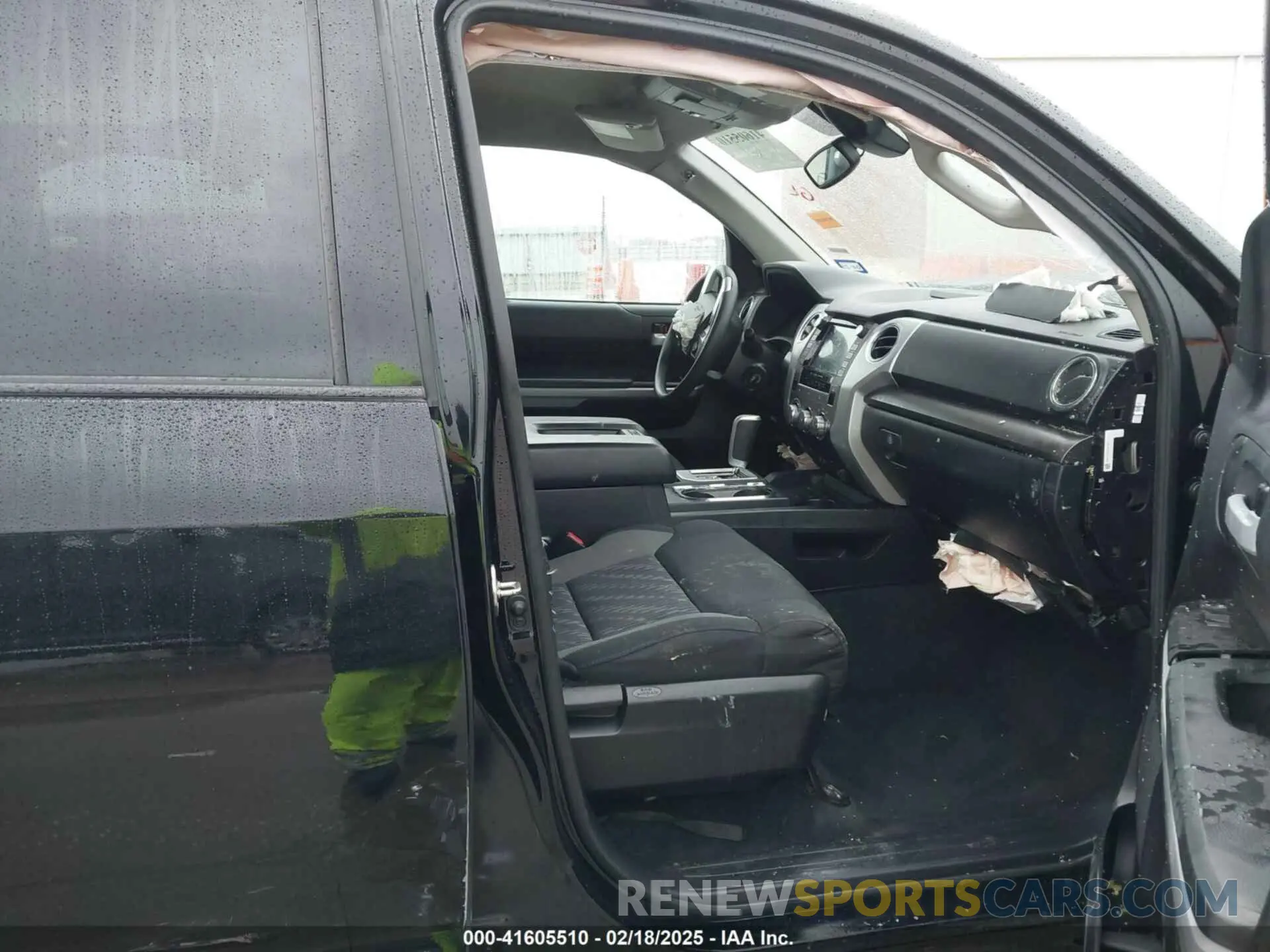 5 Photograph of a damaged car 5TFEY5F19LX265572 TOYOTA TUNDRA 2020
