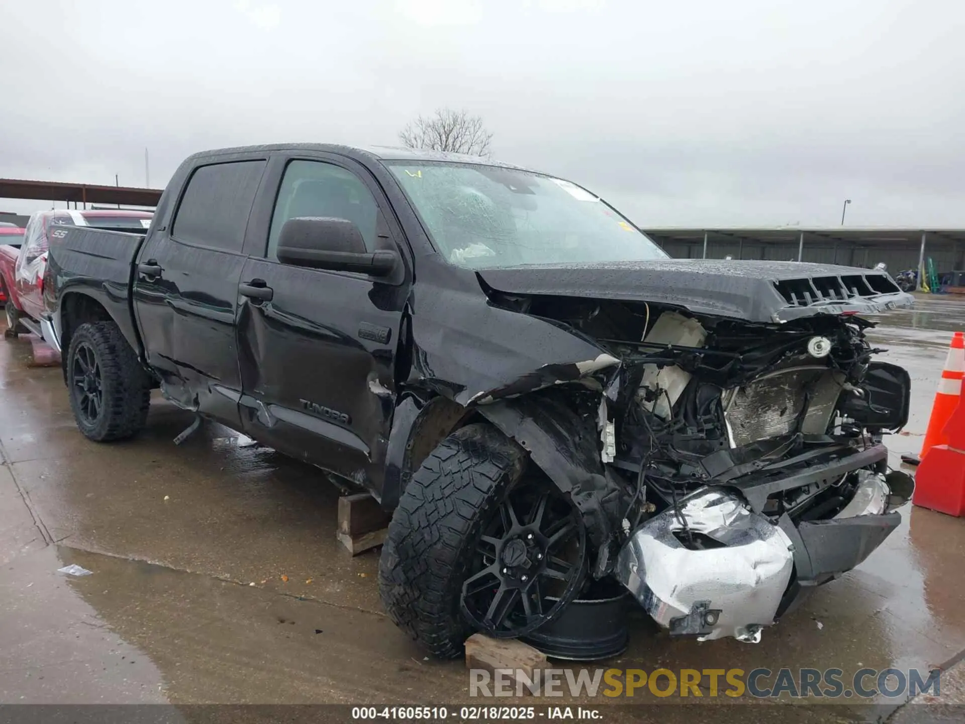 6 Photograph of a damaged car 5TFEY5F19LX265572 TOYOTA TUNDRA 2020