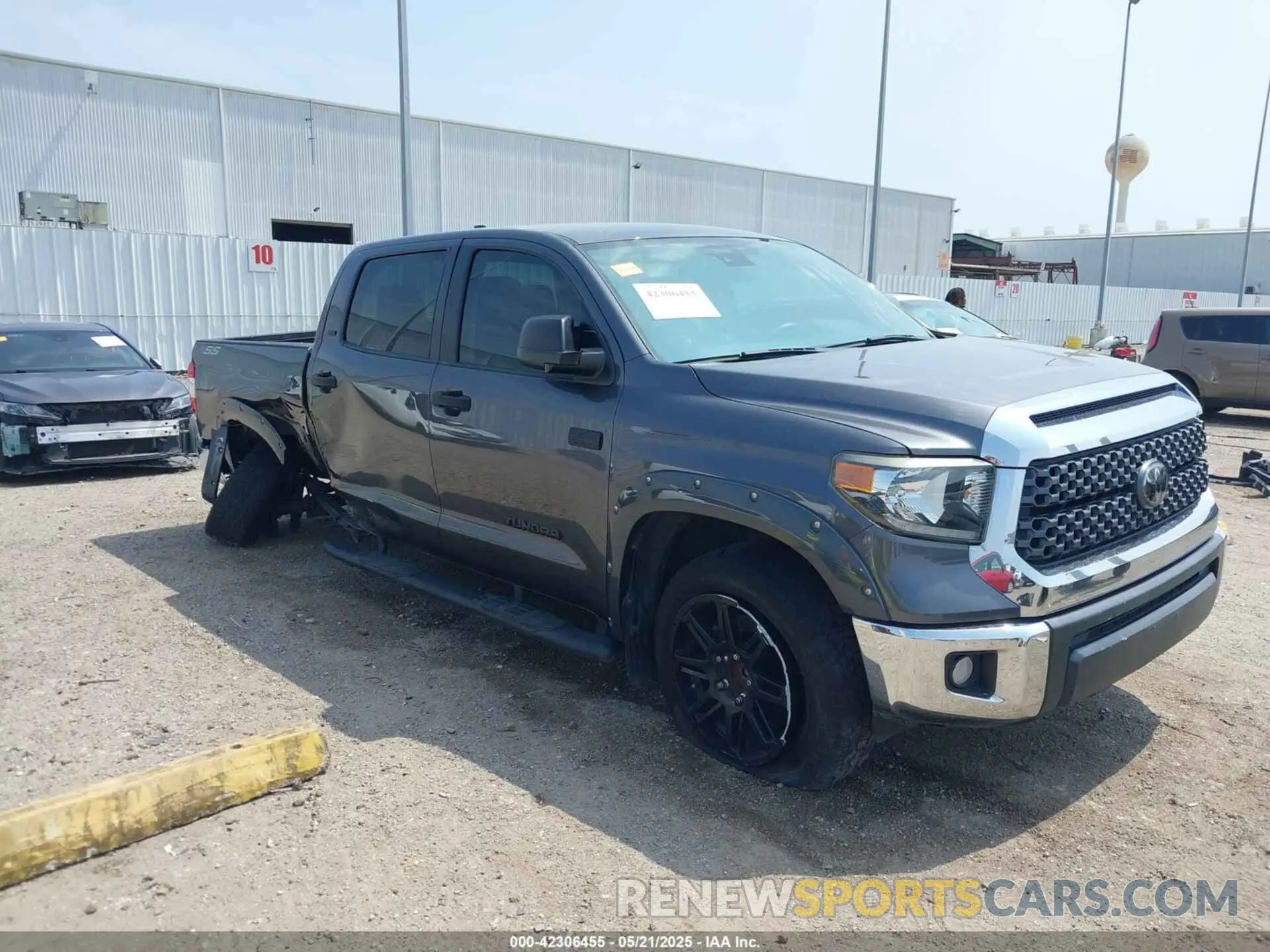 1 Photograph of a damaged car 5TFEY5F1XLX266049 TOYOTA TUNDRA 2020