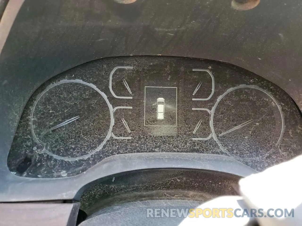 9 Photograph of a damaged car 5TFFY5F13LX262025 TOYOTA TUNDRA 2020