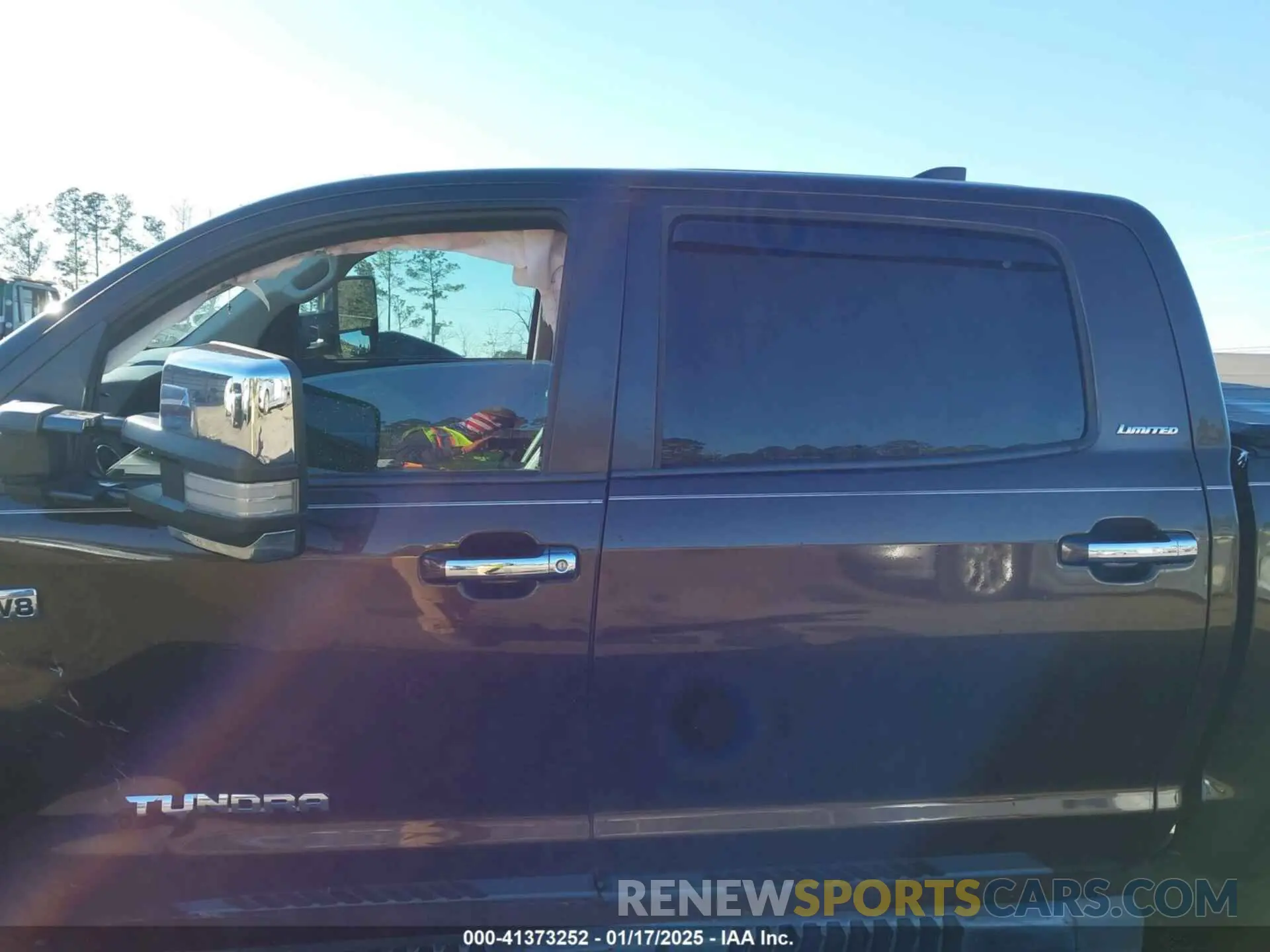 14 Photograph of a damaged car 5TFFY5F1XLX256495 TOYOTA TUNDRA 2020