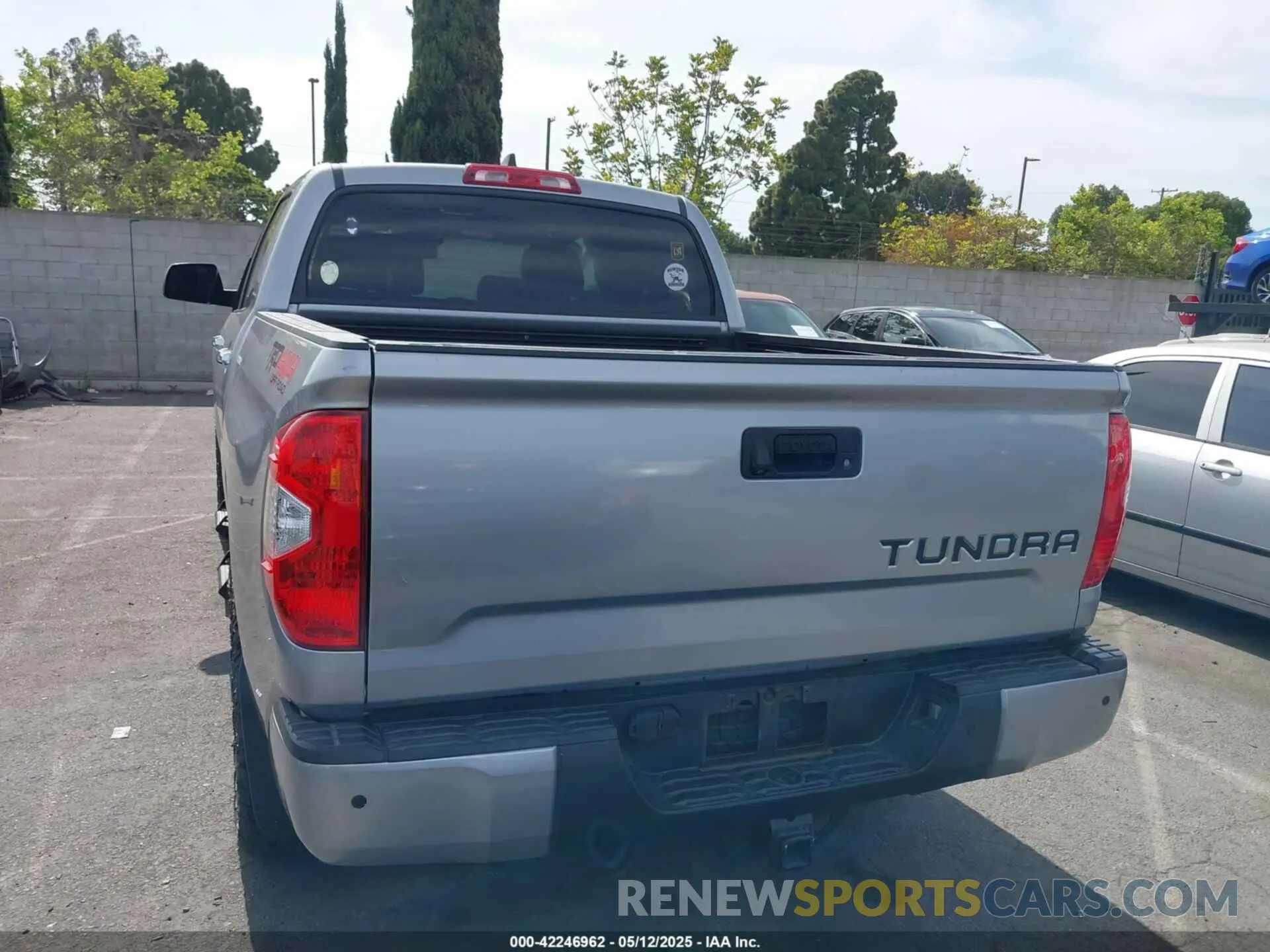 15 Photograph of a damaged car 5TFHY5F11LX904315 TOYOTA TUNDRA 2020