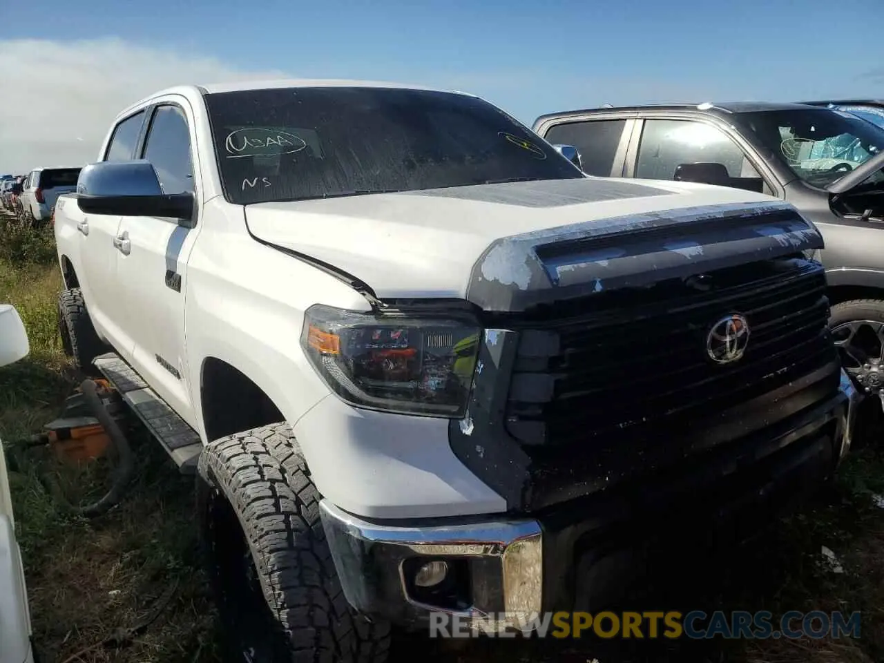 4 Photograph of a damaged car 5TFHY5F11LX926380 TOYOTA TUNDRA 2020