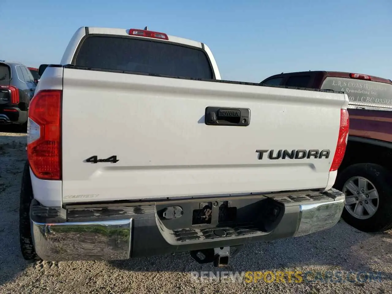 6 Photograph of a damaged car 5TFHY5F11LX926380 TOYOTA TUNDRA 2020