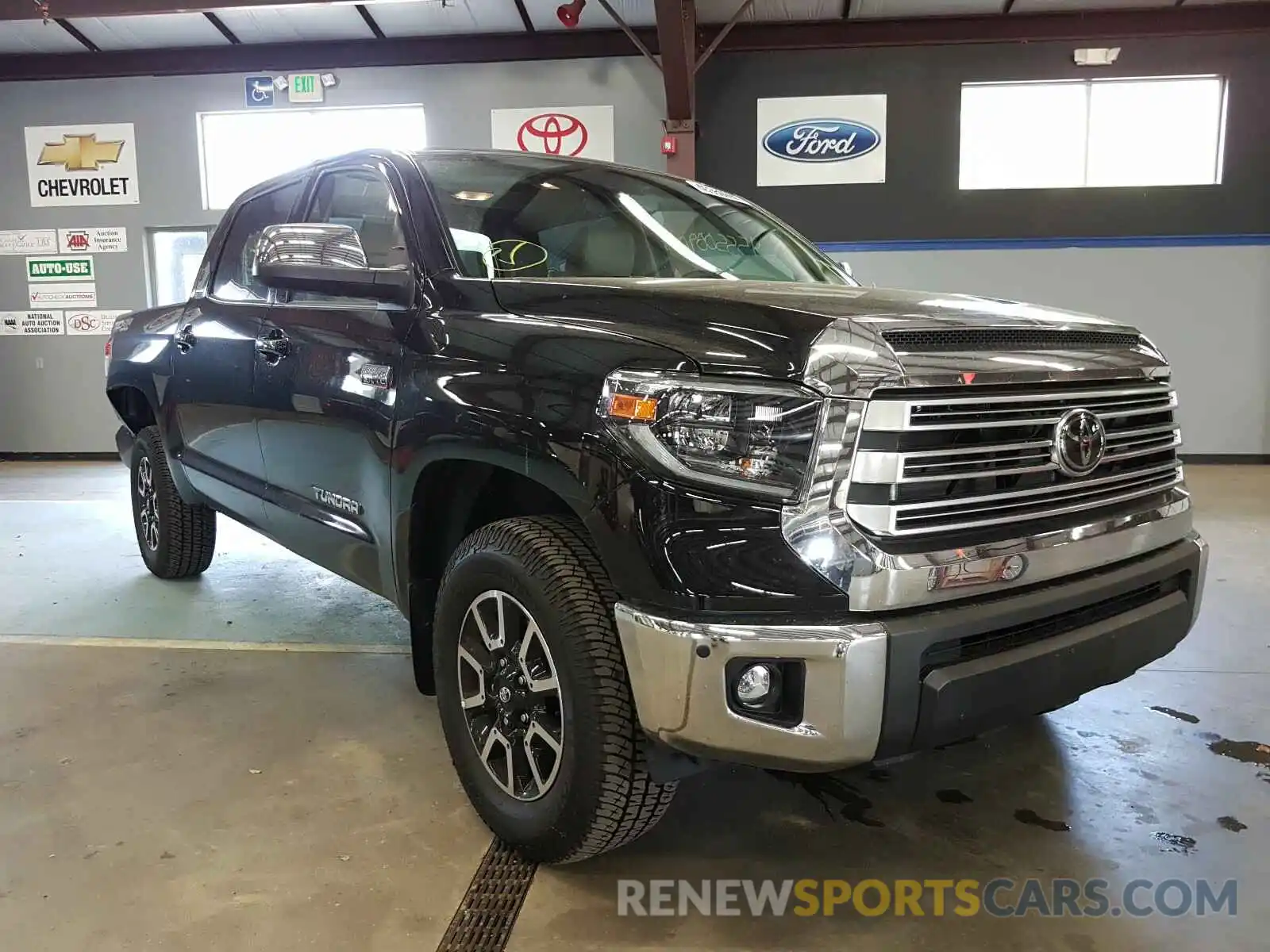 1 Photograph of a damaged car 5TFHY5F12LX894233 TOYOTA TUNDRA 2020