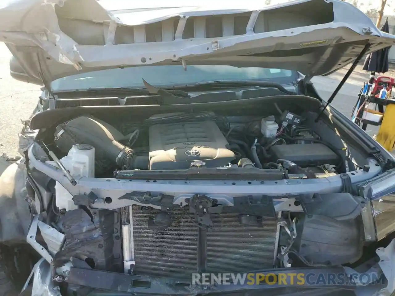 11 Photograph of a damaged car 5TFHY5F13LX878445 TOYOTA TUNDRA 2020