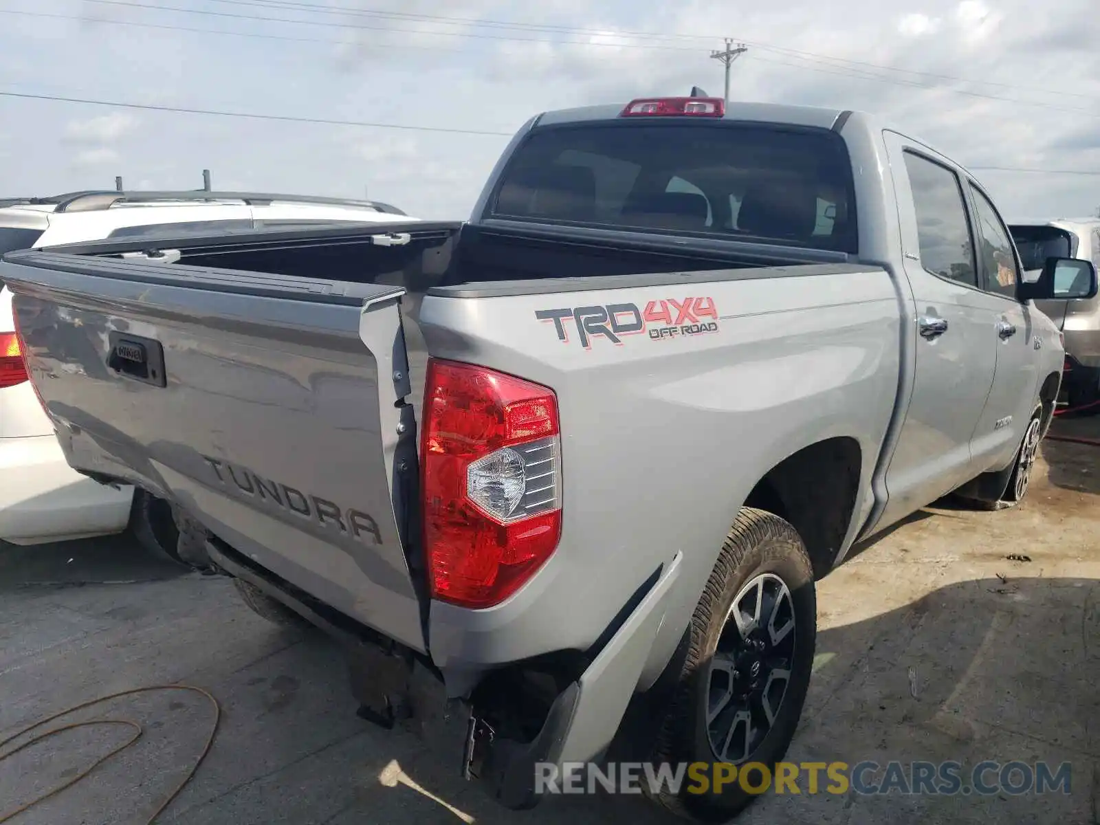 4 Photograph of a damaged car 5TFHY5F13LX929278 TOYOTA TUNDRA 2020