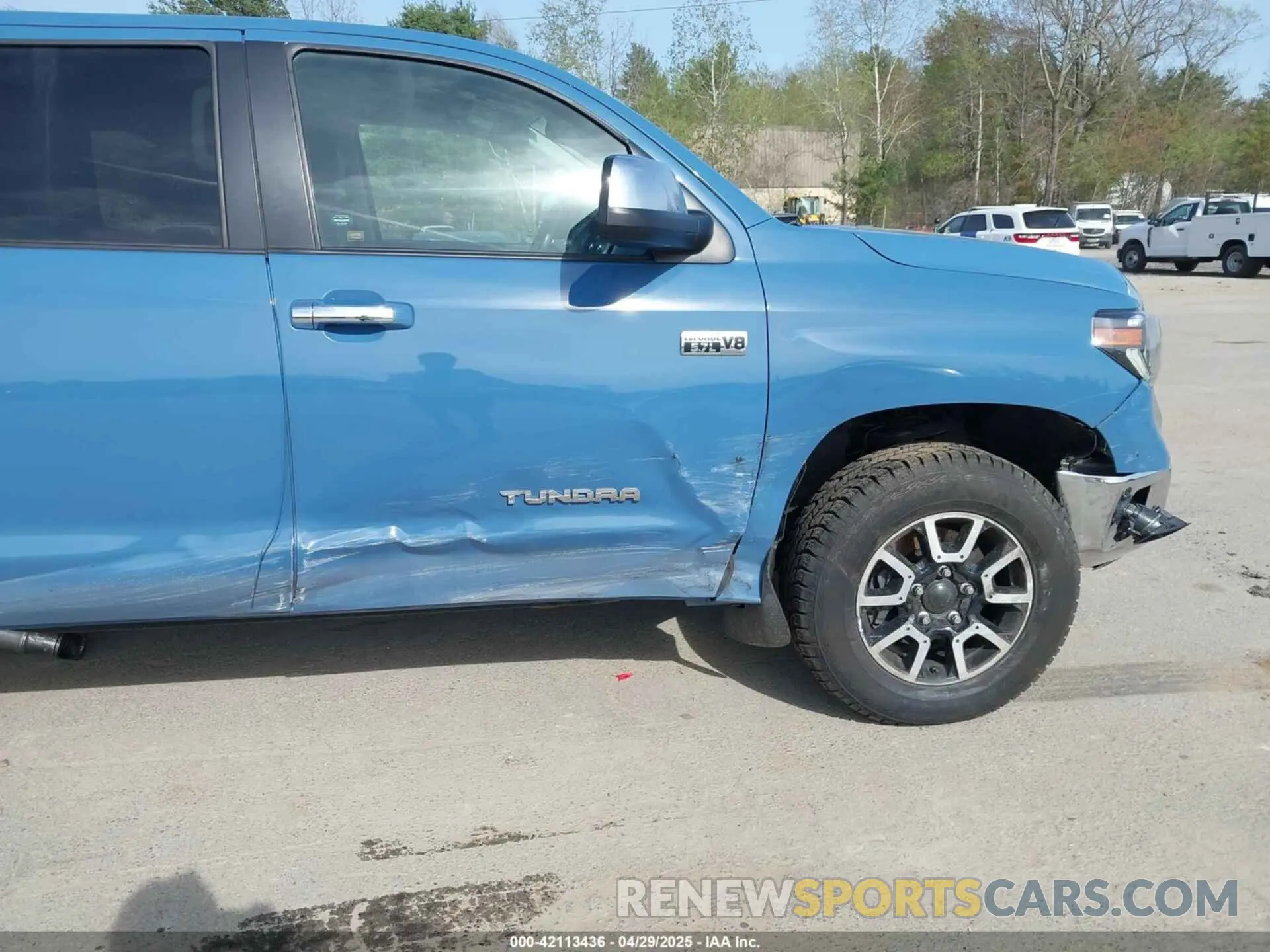 6 Photograph of a damaged car 5TFHY5F14LX920816 TOYOTA TUNDRA 2020