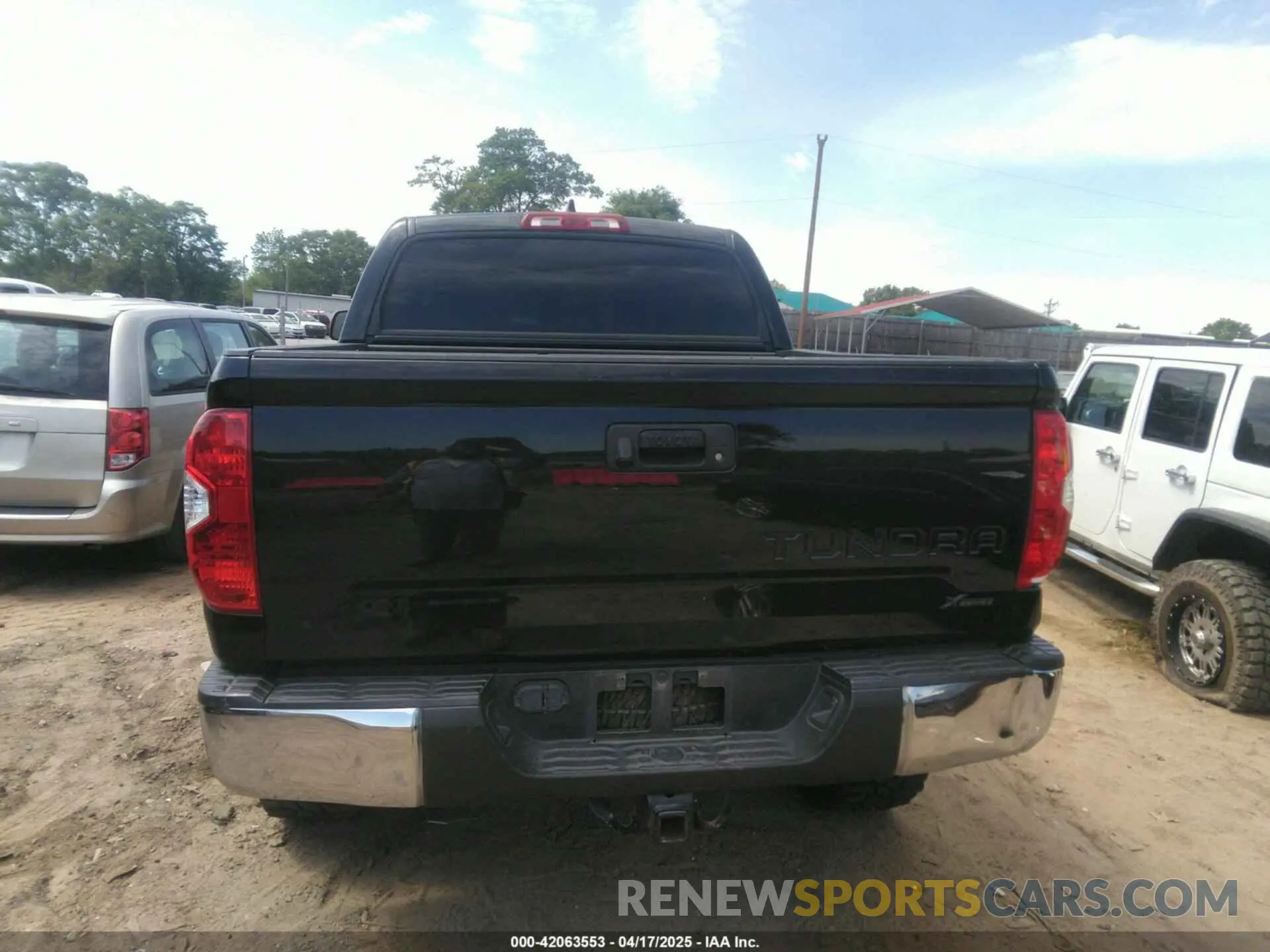 16 Photograph of a damaged car 5TFHY5F14LX935171 TOYOTA TUNDRA 2020