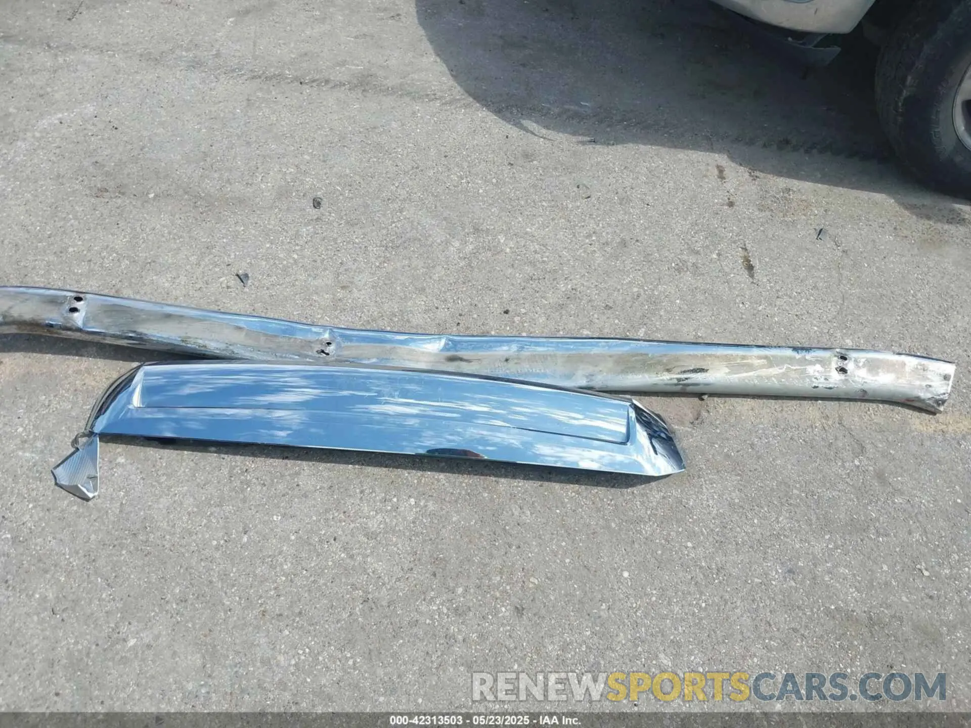 11 Photograph of a damaged car 5TFHY5F14LX954142 TOYOTA TUNDRA 2020