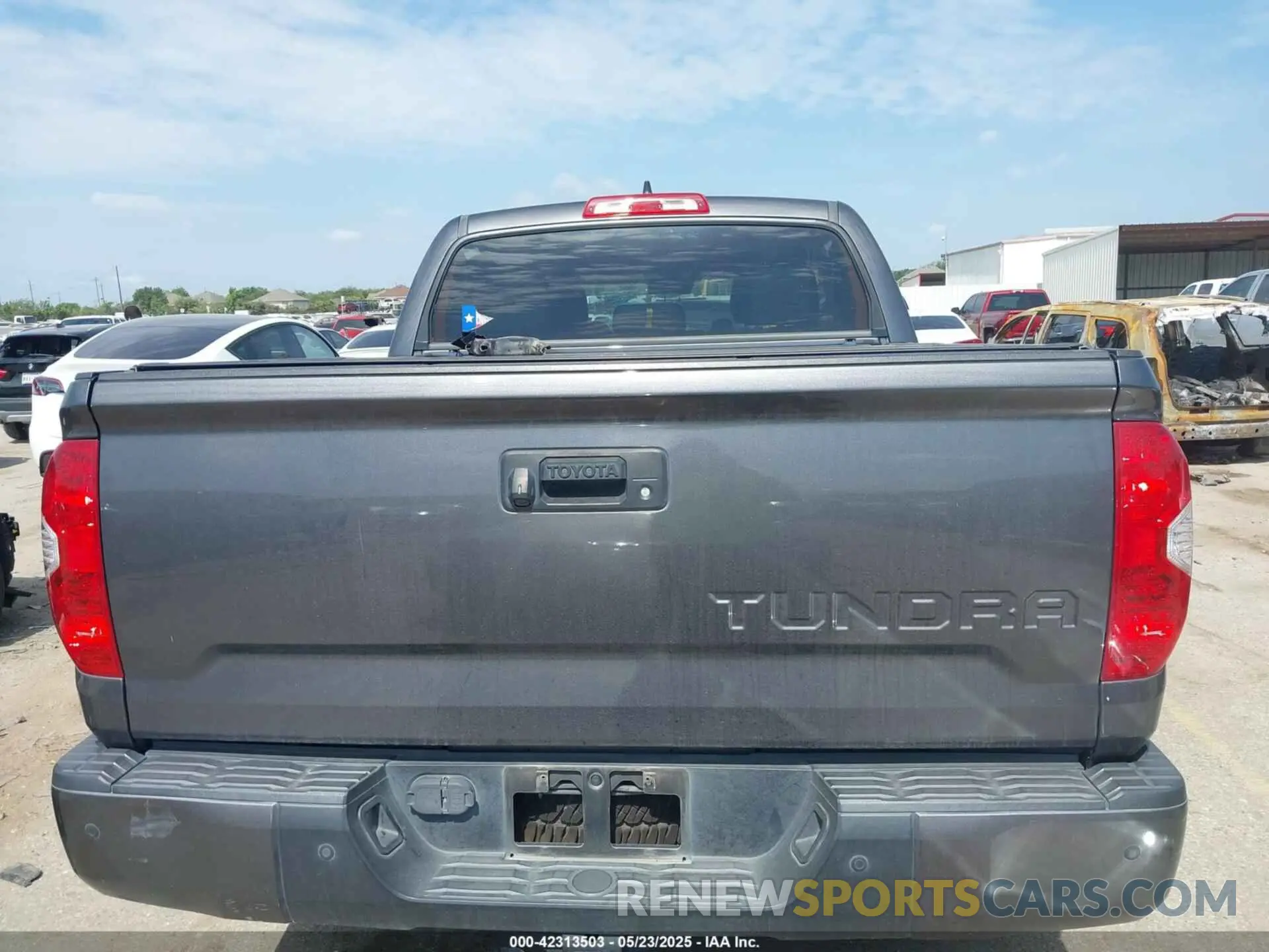 16 Photograph of a damaged car 5TFHY5F14LX954142 TOYOTA TUNDRA 2020