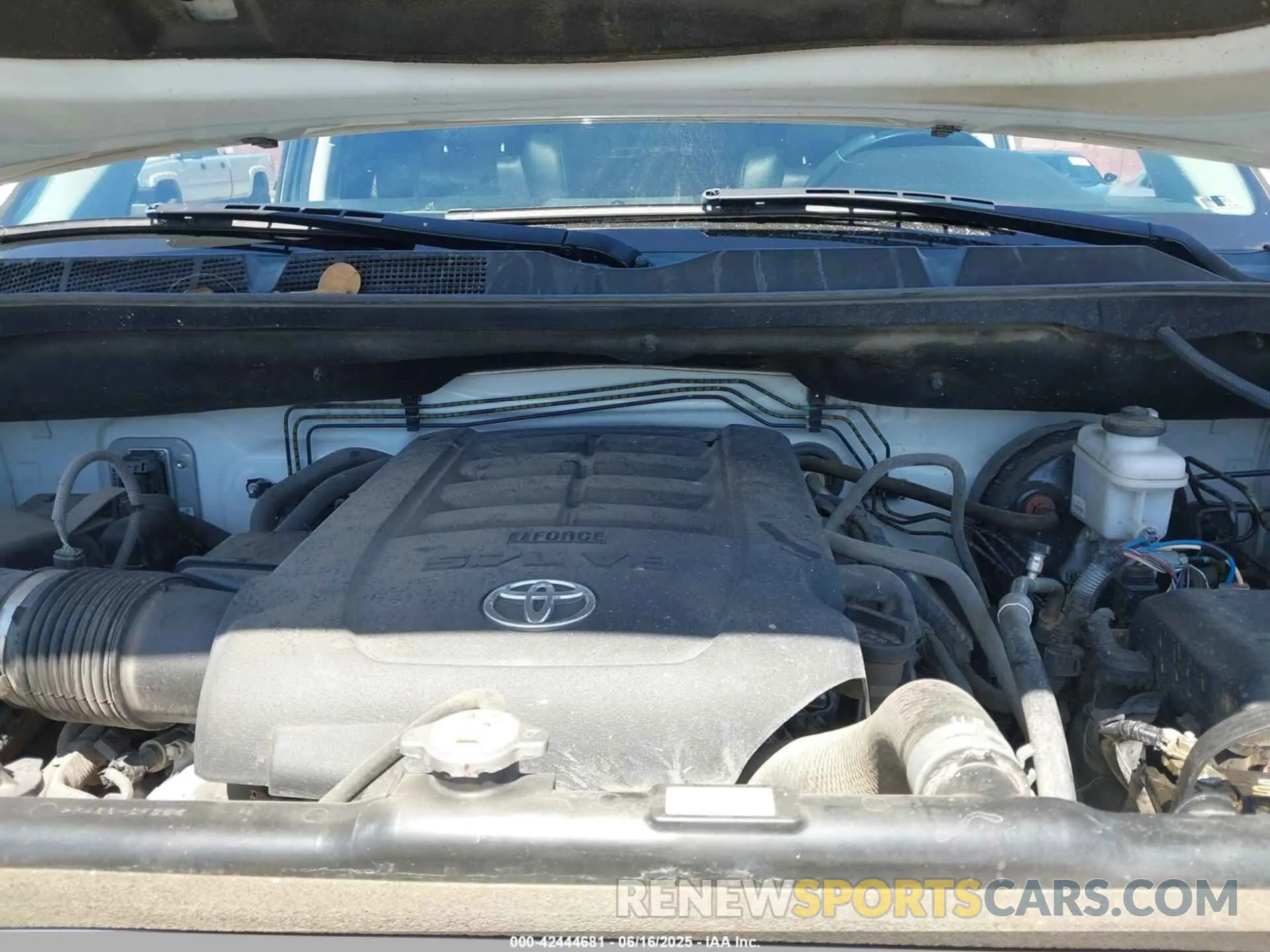 10 Photograph of a damaged car 5TFHY5F15LX871108 TOYOTA TUNDRA 2020