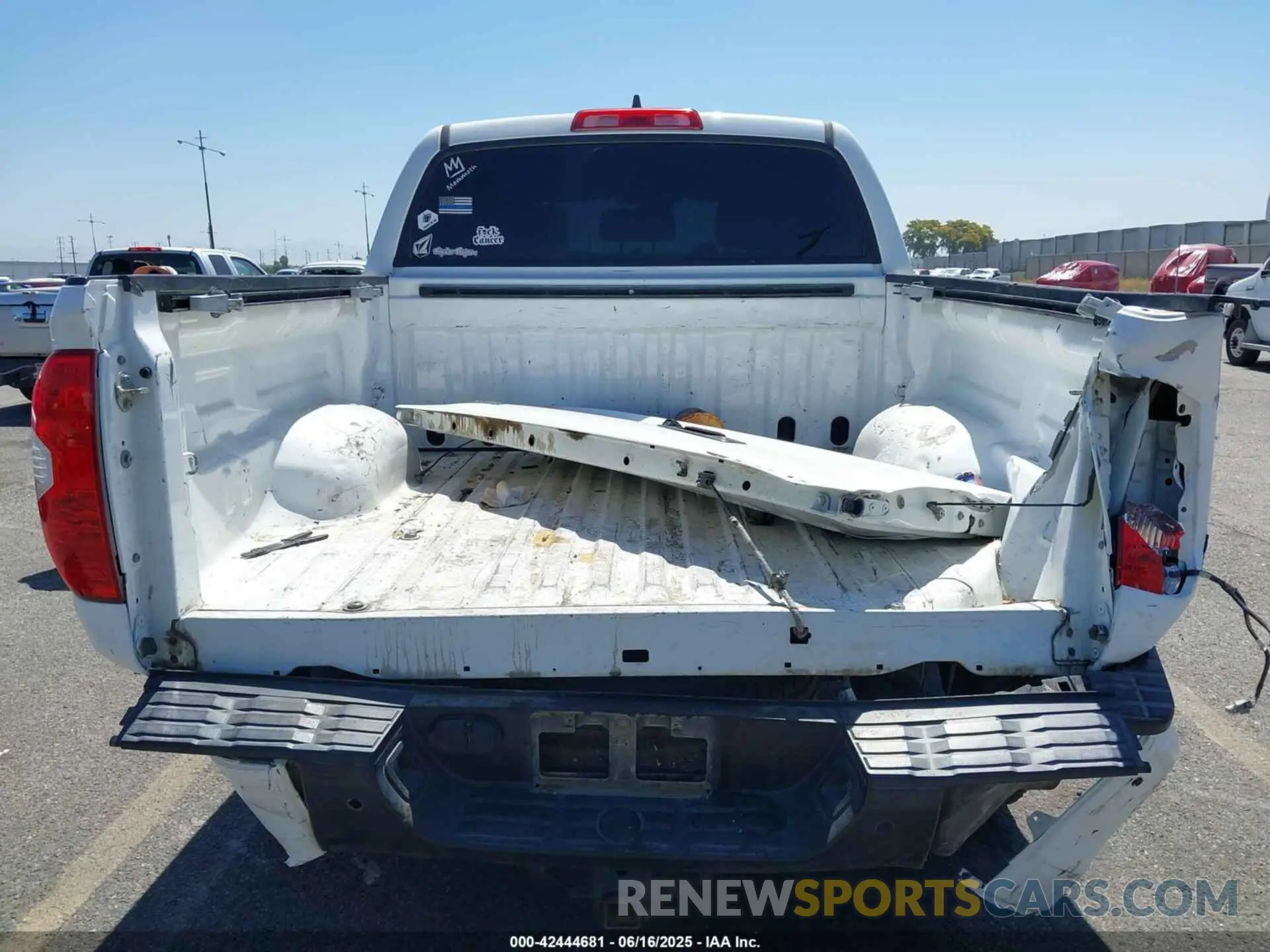 17 Photograph of a damaged car 5TFHY5F15LX871108 TOYOTA TUNDRA 2020