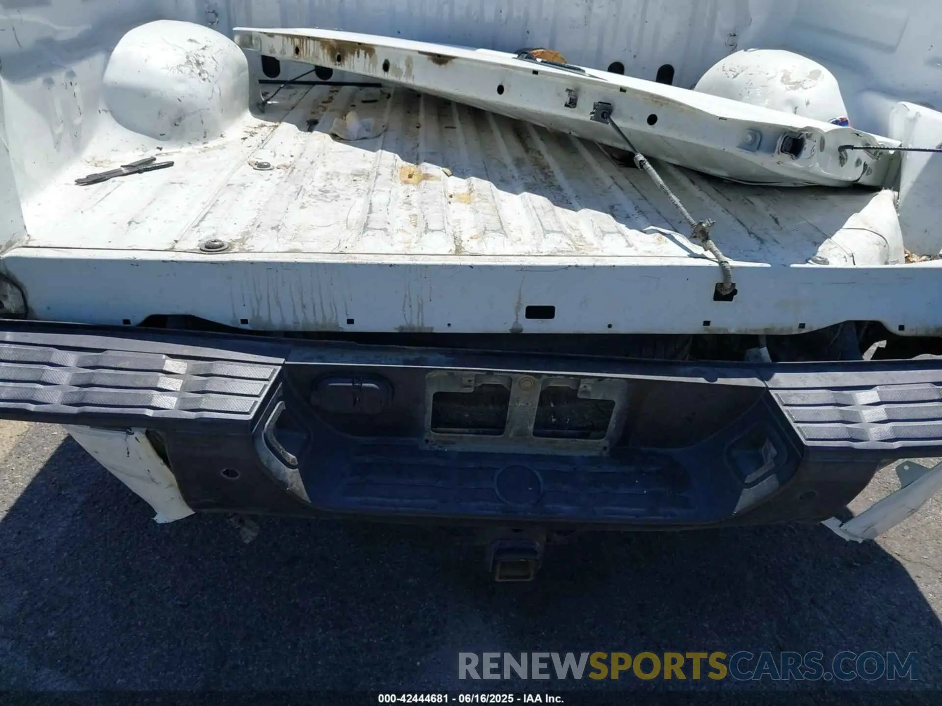 20 Photograph of a damaged car 5TFHY5F15LX871108 TOYOTA TUNDRA 2020