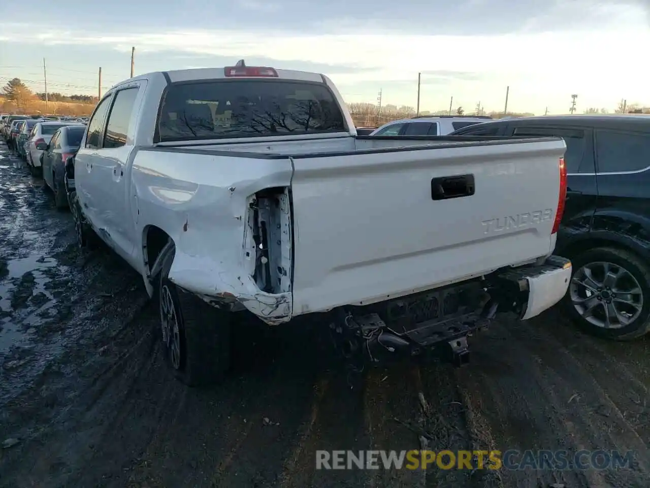 10 Photograph of a damaged car 5TFHY5F15LX895036 TOYOTA TUNDRA 2020