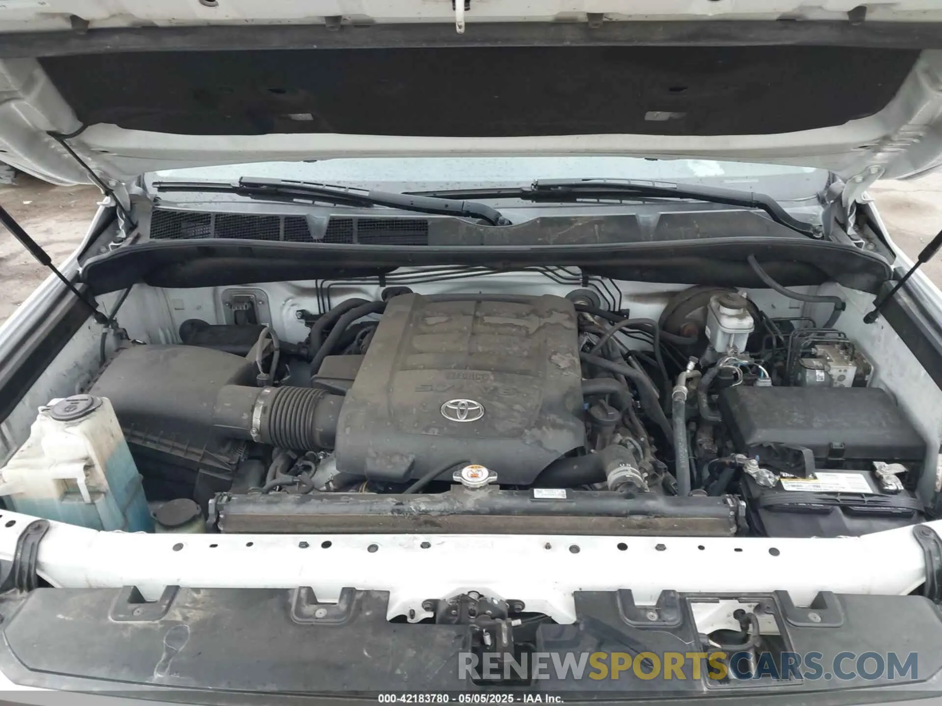 10 Photograph of a damaged car 5TFHY5F16LX917738 TOYOTA TUNDRA 2020