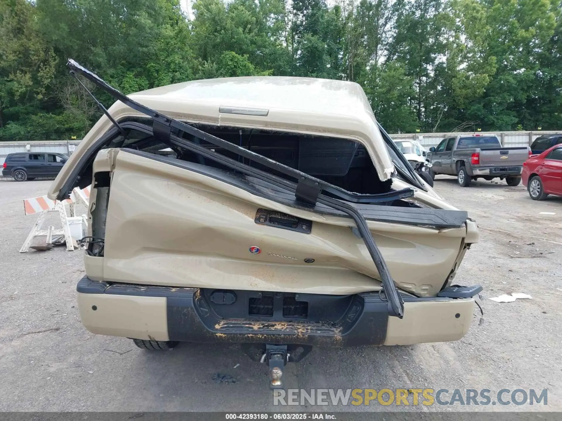 16 Photograph of a damaged car 5TFHY5F19LX940768 TOYOTA TUNDRA 2020