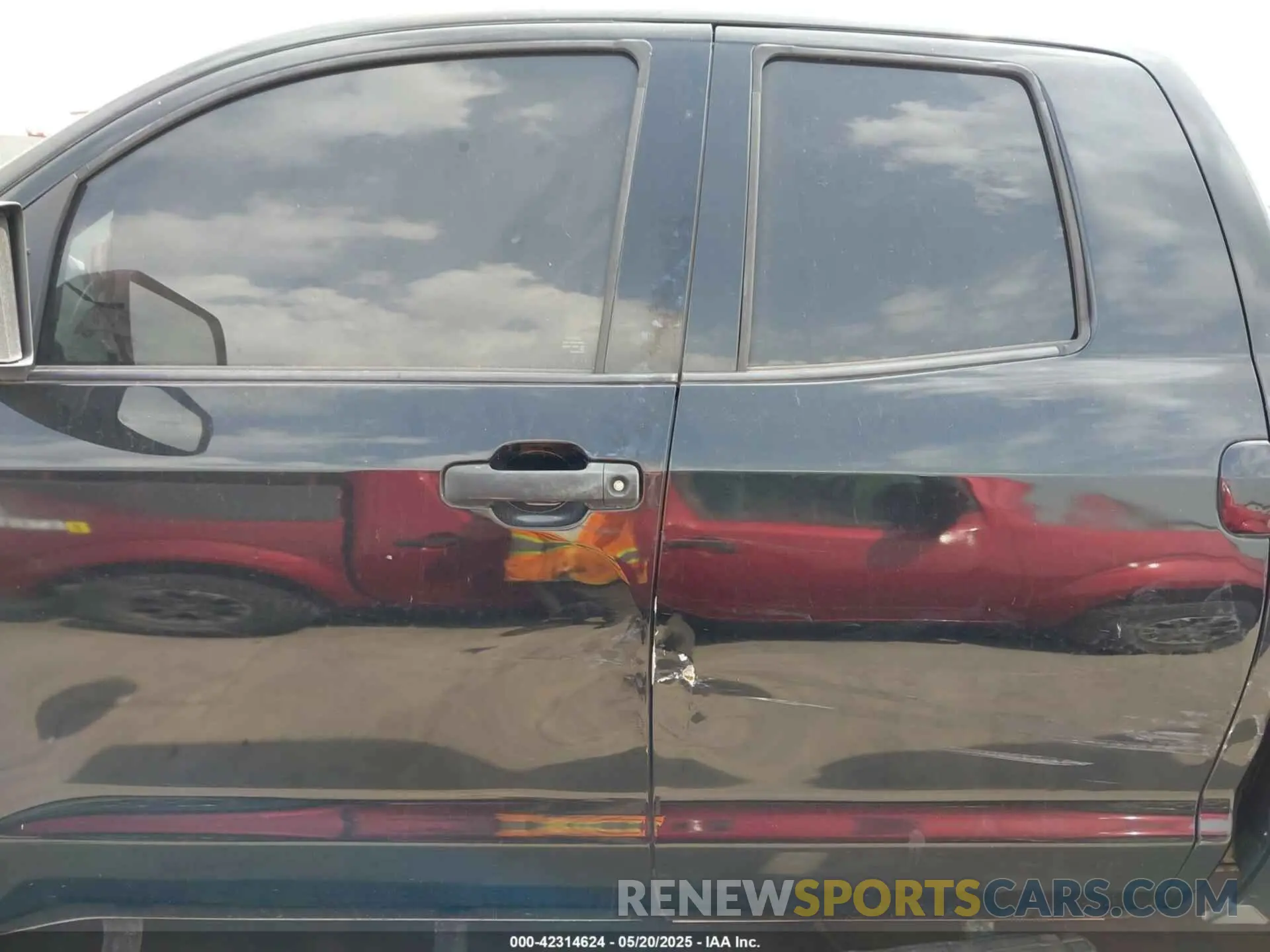 14 Photograph of a damaged car 5TFRY5F10LX268961 TOYOTA TUNDRA 2020