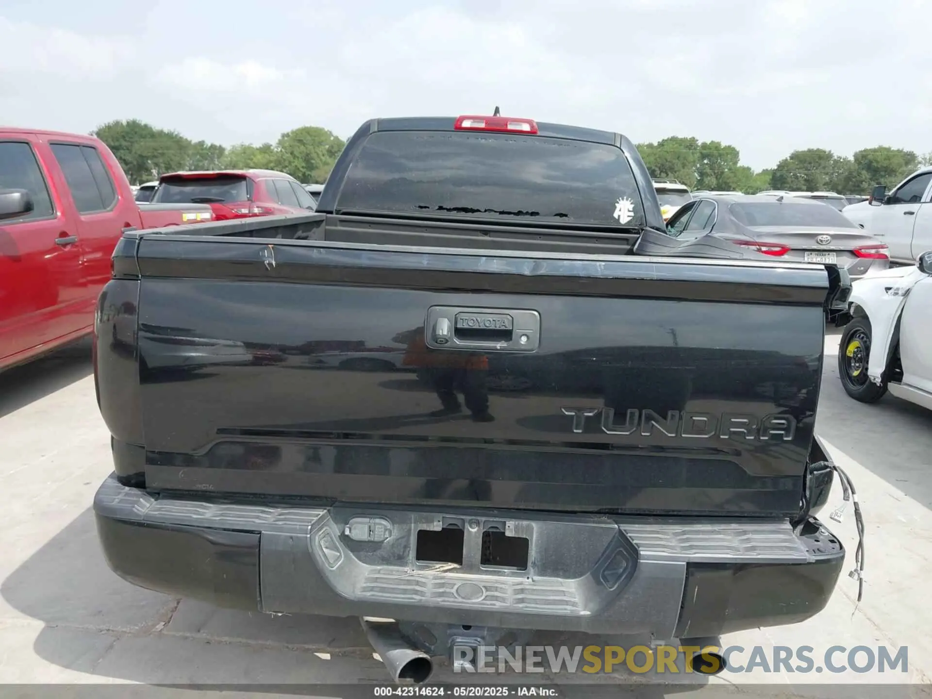 16 Photograph of a damaged car 5TFRY5F10LX268961 TOYOTA TUNDRA 2020