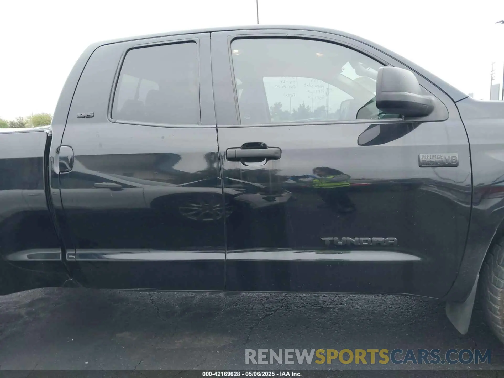13 Photograph of a damaged car 5TFRY5F14LX268431 TOYOTA TUNDRA 2020