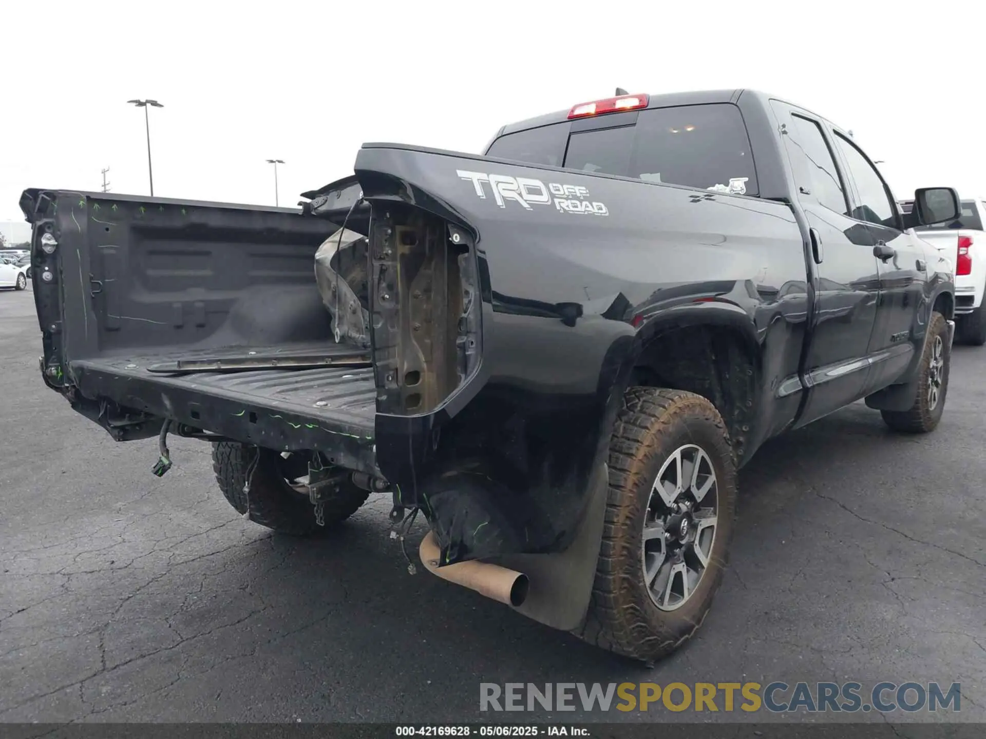 4 Photograph of a damaged car 5TFRY5F14LX268431 TOYOTA TUNDRA 2020