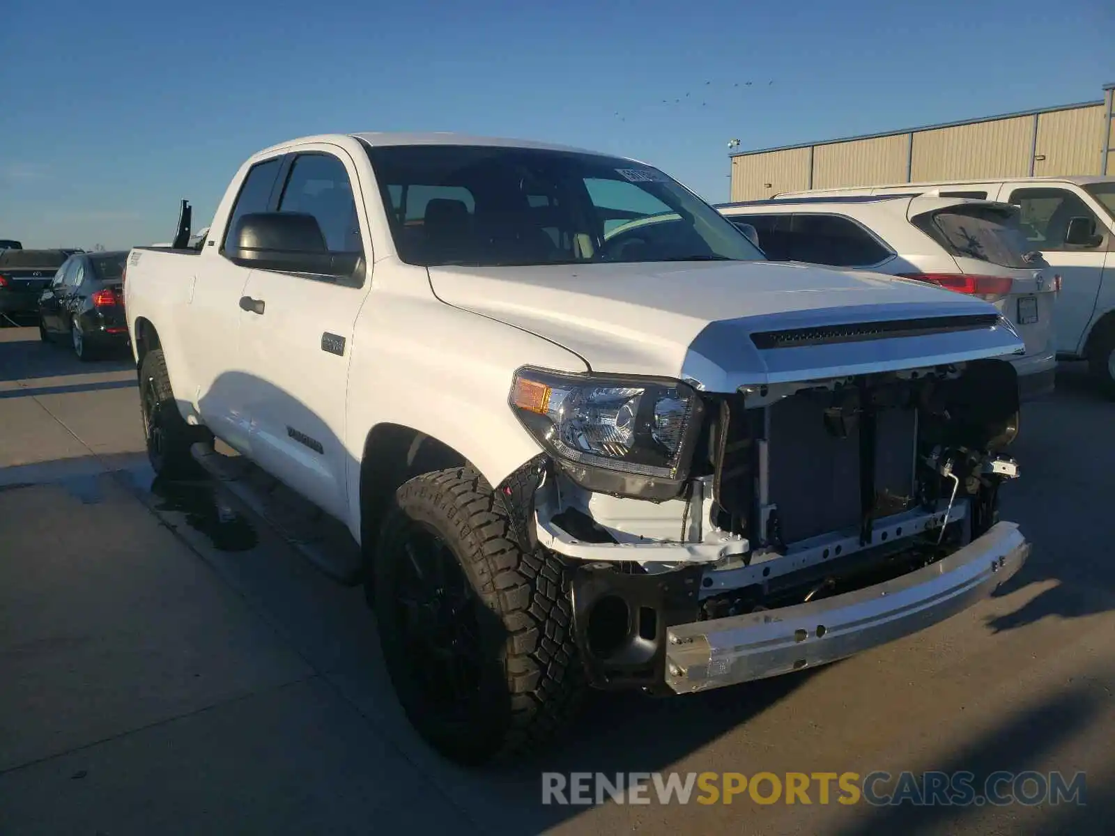 1 Photograph of a damaged car 5TFRY5F17LX271386 TOYOTA TUNDRA 2020