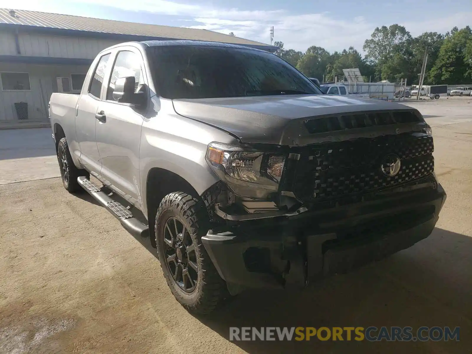 1 Photograph of a damaged car 5TFRY5F19LX270773 TOYOTA TUNDRA 2020