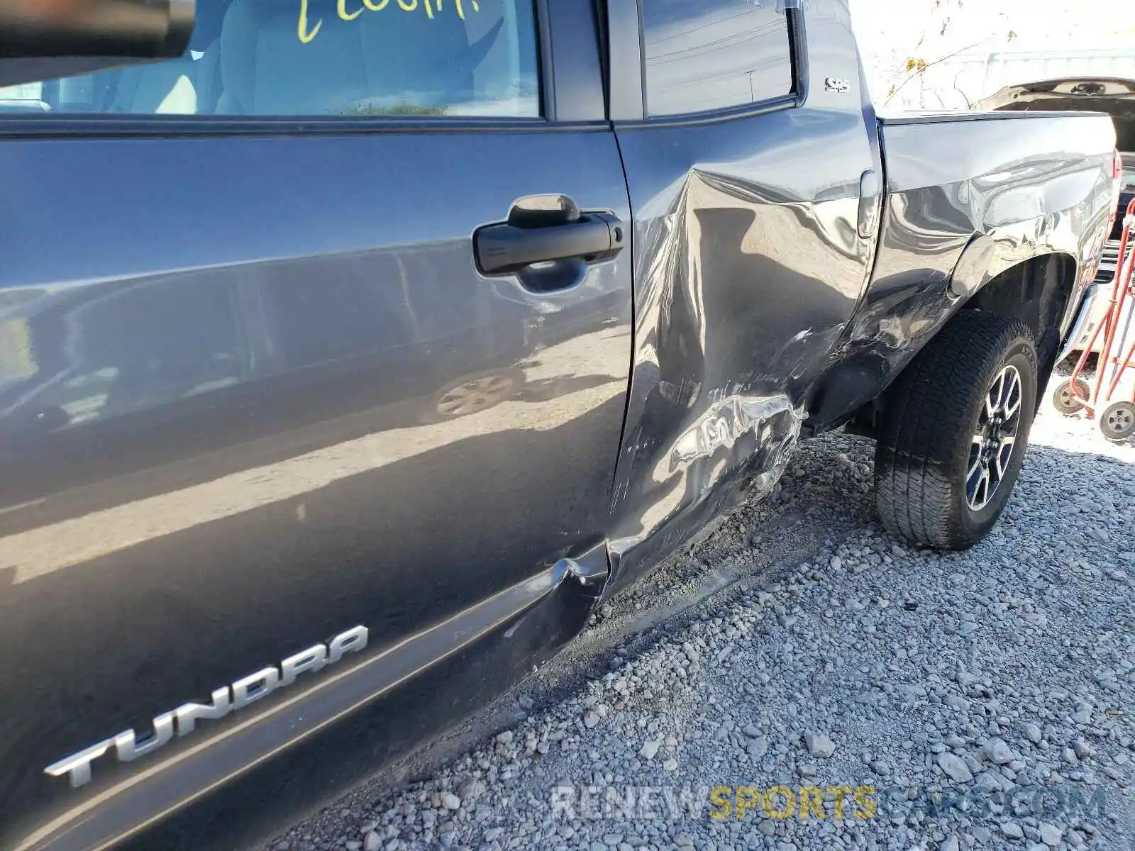 9 Photograph of a damaged car 5TFUY5F10LX883195 TOYOTA TUNDRA 2020