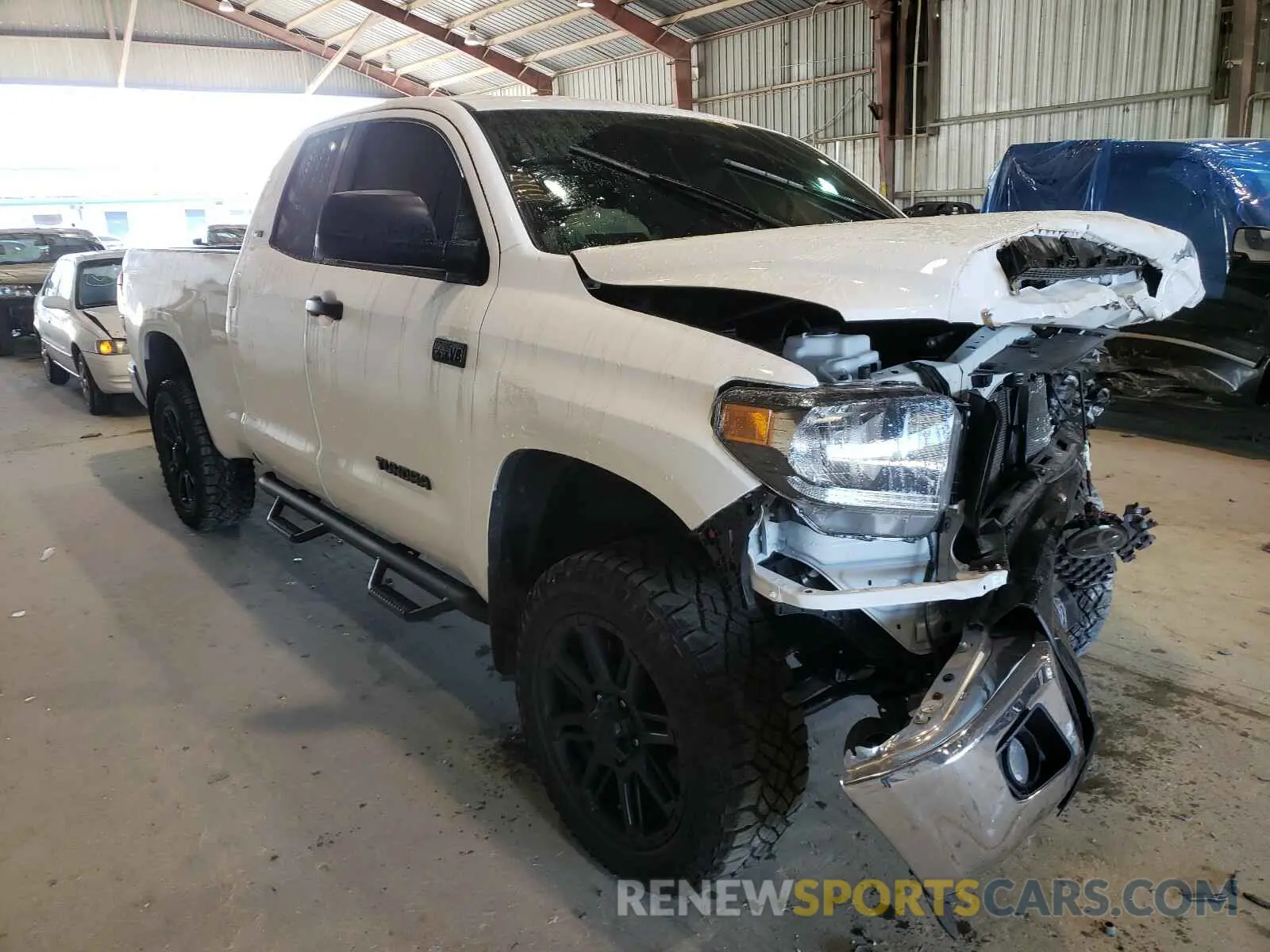 1 Photograph of a damaged car 5TFUY5F10LX893919 TOYOTA TUNDRA 2020