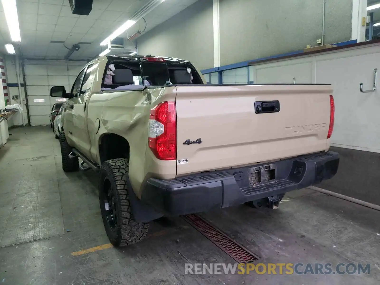 3 Photograph of a damaged car 5TFUY5F10LX912369 TOYOTA TUNDRA 2020