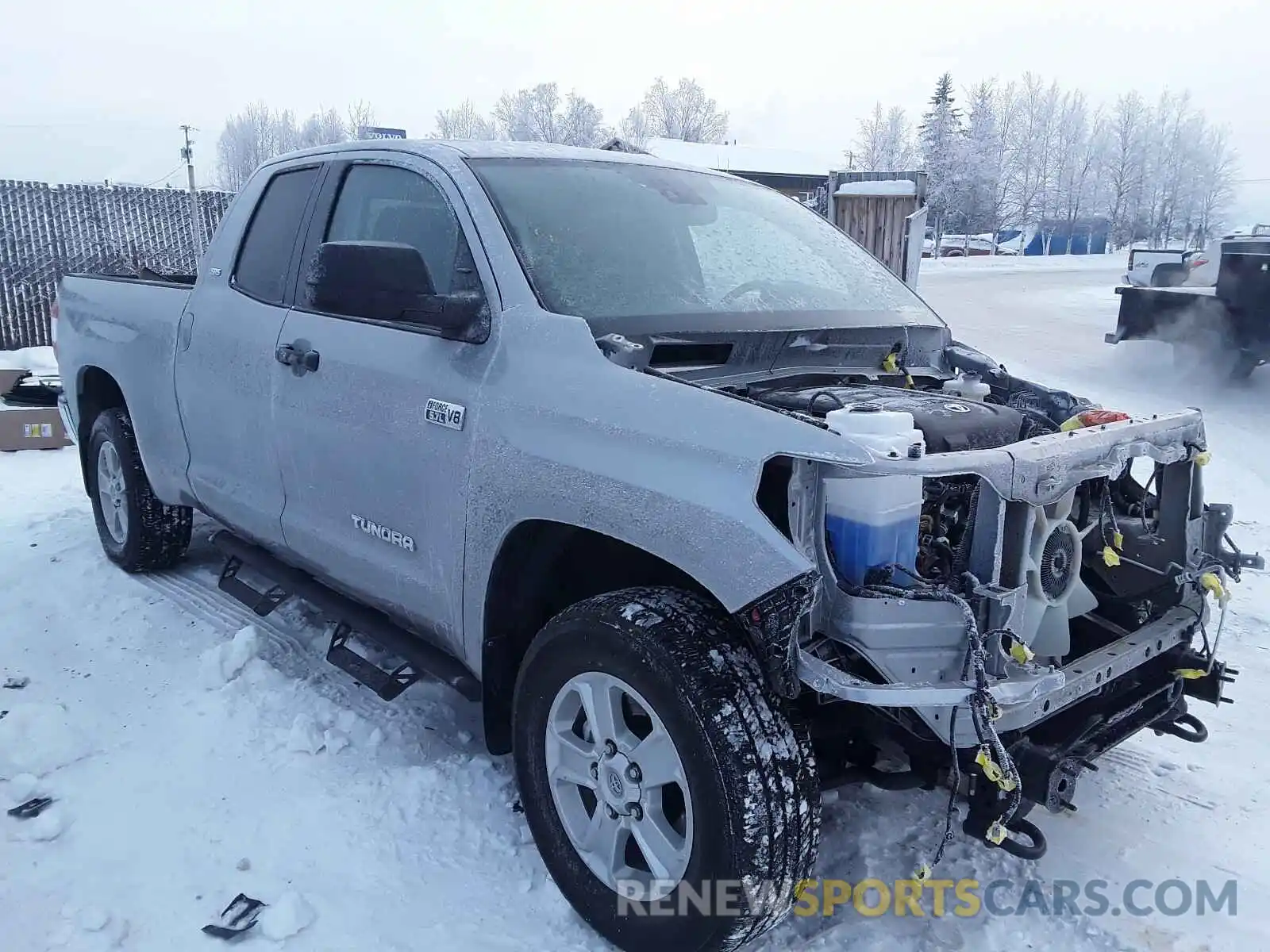 1 Photograph of a damaged car 5TFUY5F10LX913330 TOYOTA TUNDRA 2020