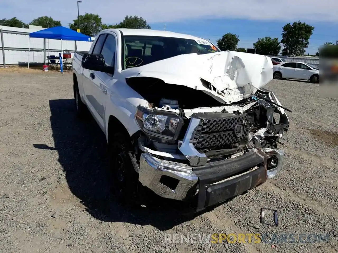 1 Photograph of a damaged car 5TFUY5F11LX942822 TOYOTA TUNDRA 2020