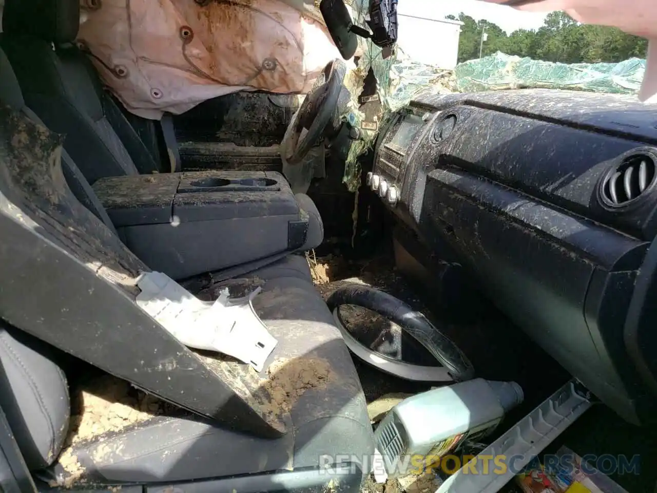 5 Photograph of a damaged car 5TFUY5F12LX912387 TOYOTA TUNDRA 2020