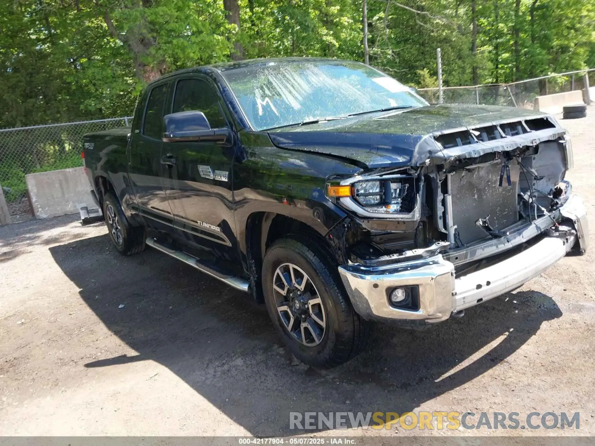 1 Photograph of a damaged car 5TFUY5F14LX876542 TOYOTA TUNDRA 2020
