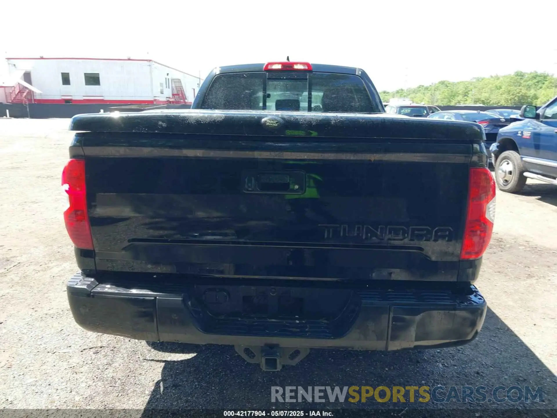 17 Photograph of a damaged car 5TFUY5F14LX876542 TOYOTA TUNDRA 2020