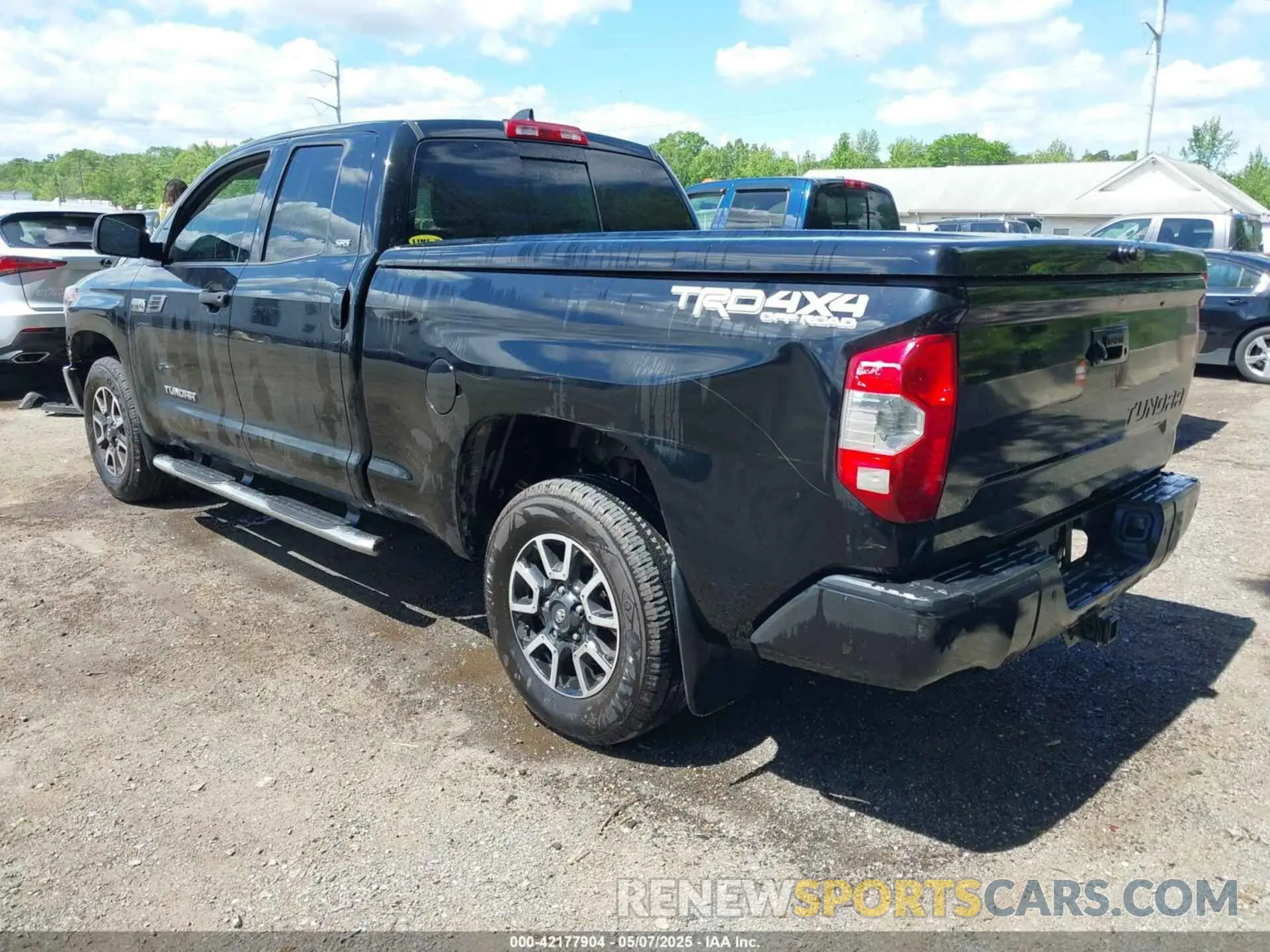3 Photograph of a damaged car 5TFUY5F14LX876542 TOYOTA TUNDRA 2020