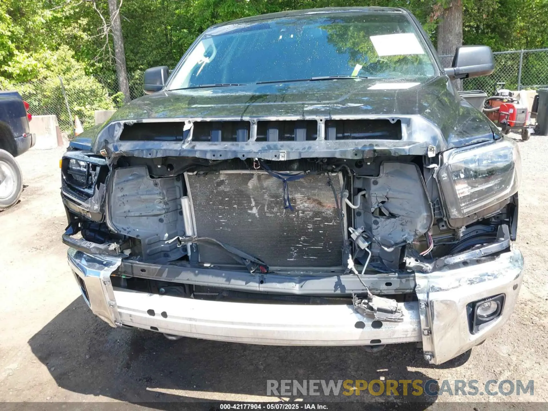 6 Photograph of a damaged car 5TFUY5F14LX876542 TOYOTA TUNDRA 2020