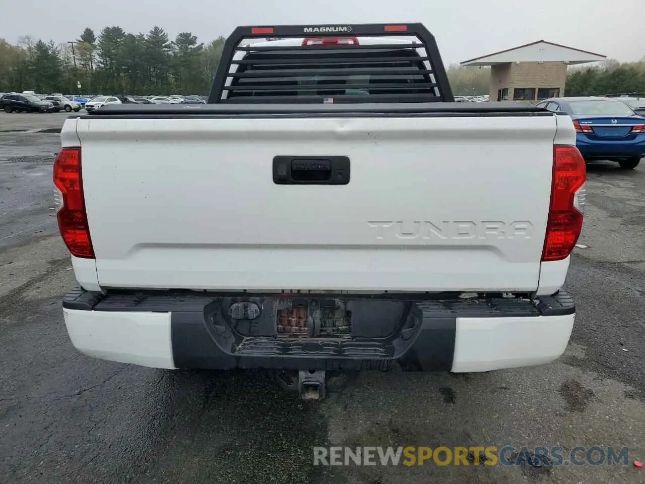 6 Photograph of a damaged car 5TFUY5F14LX925075 TOYOTA TUNDRA 2020