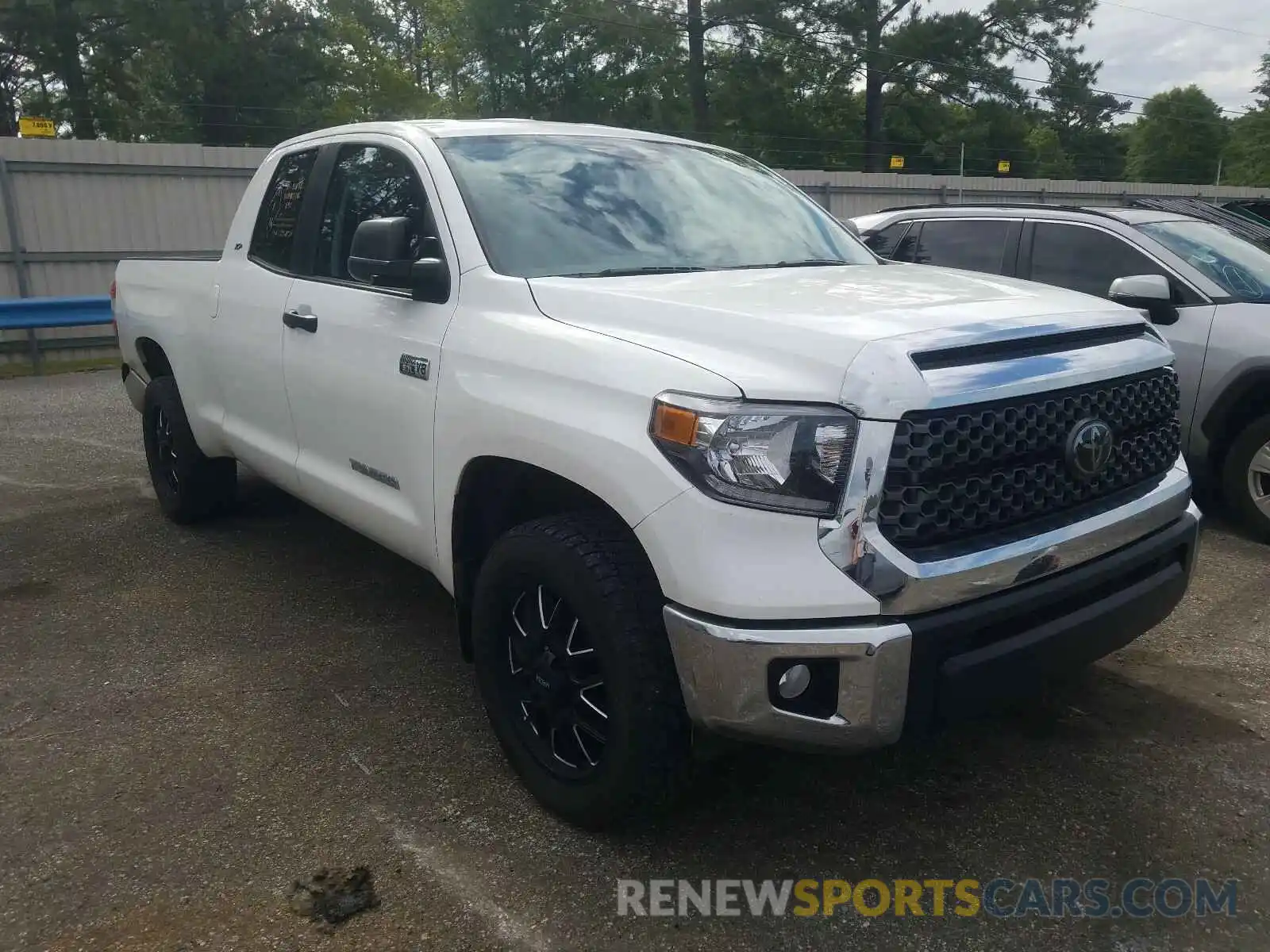 1 Photograph of a damaged car 5TFUY5F16LX928298 TOYOTA TUNDRA 2020