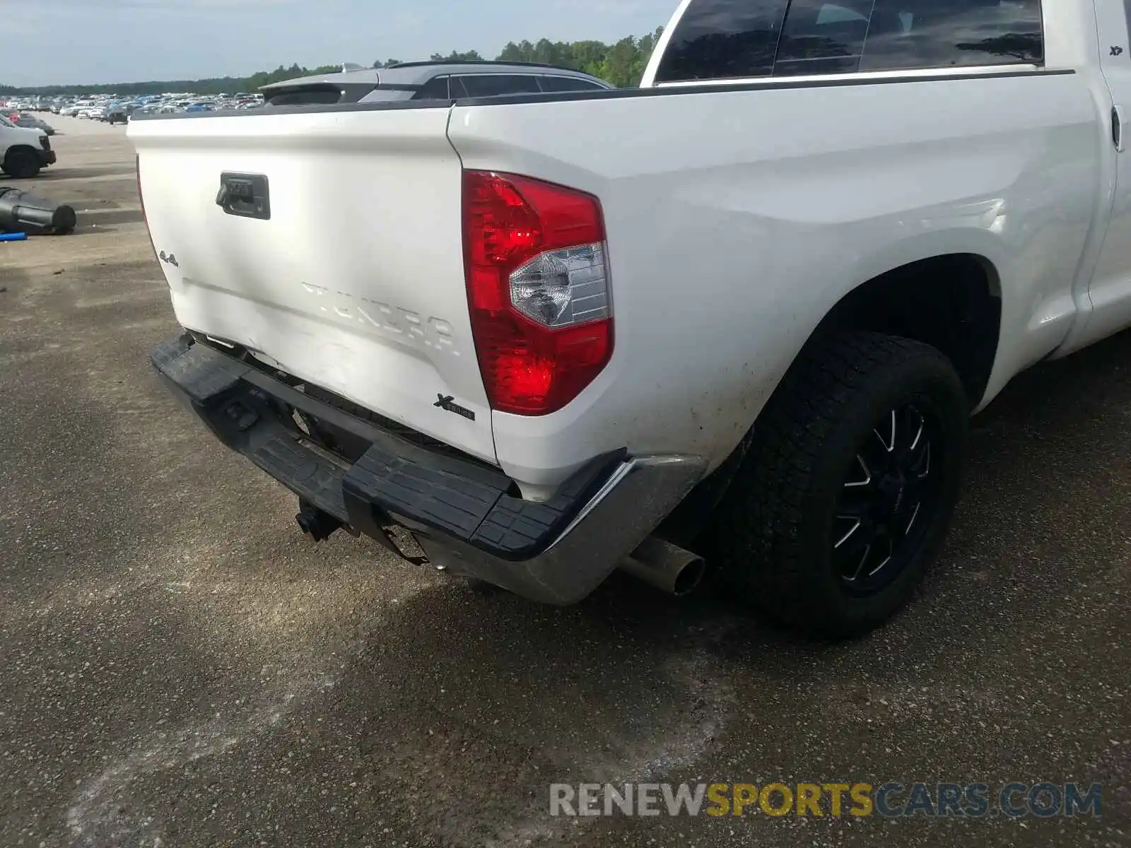 9 Photograph of a damaged car 5TFUY5F16LX928298 TOYOTA TUNDRA 2020