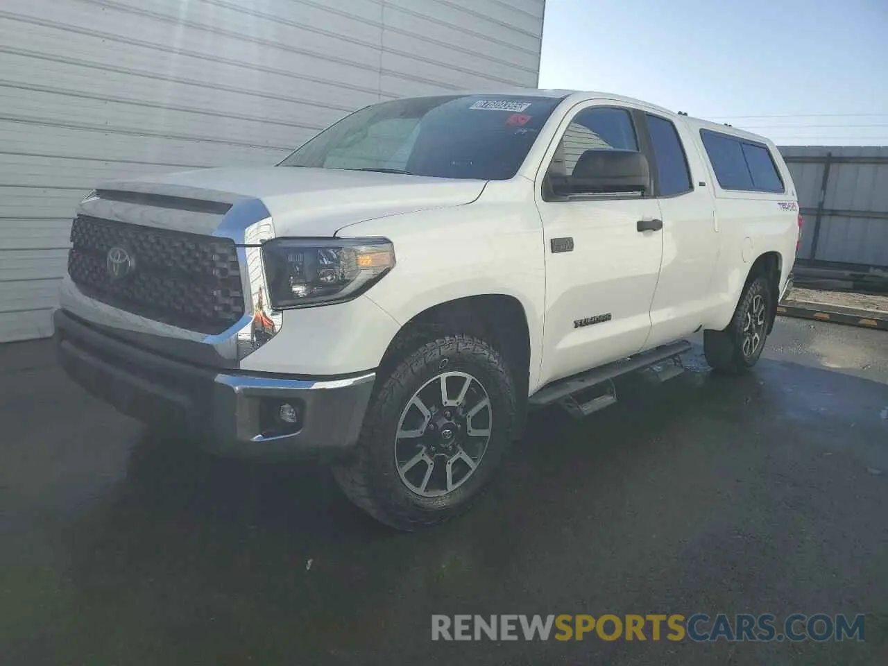 1 Photograph of a damaged car 5TFUY5F17LX906407 TOYOTA TUNDRA 2020