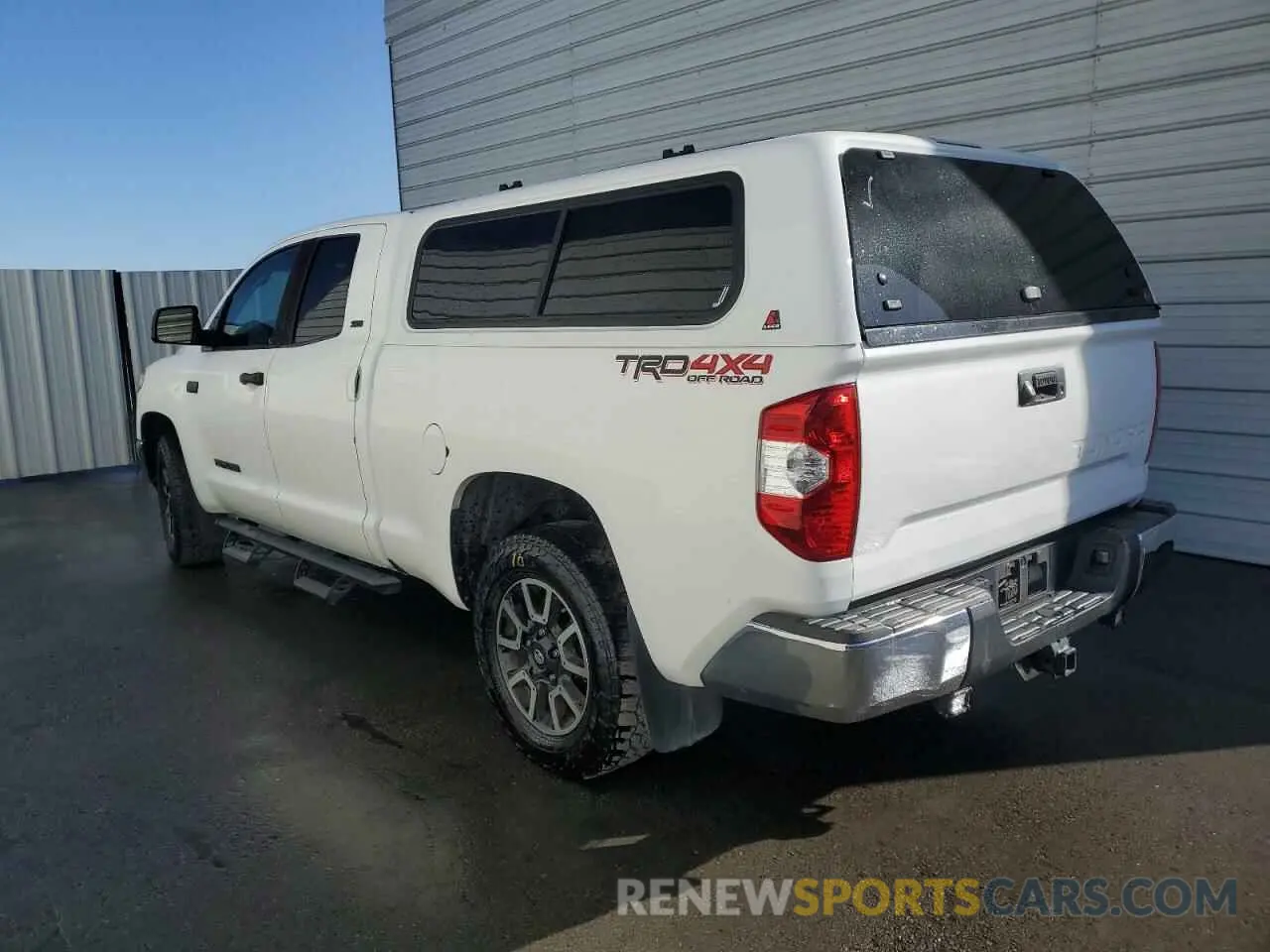 2 Photograph of a damaged car 5TFUY5F17LX906407 TOYOTA TUNDRA 2020