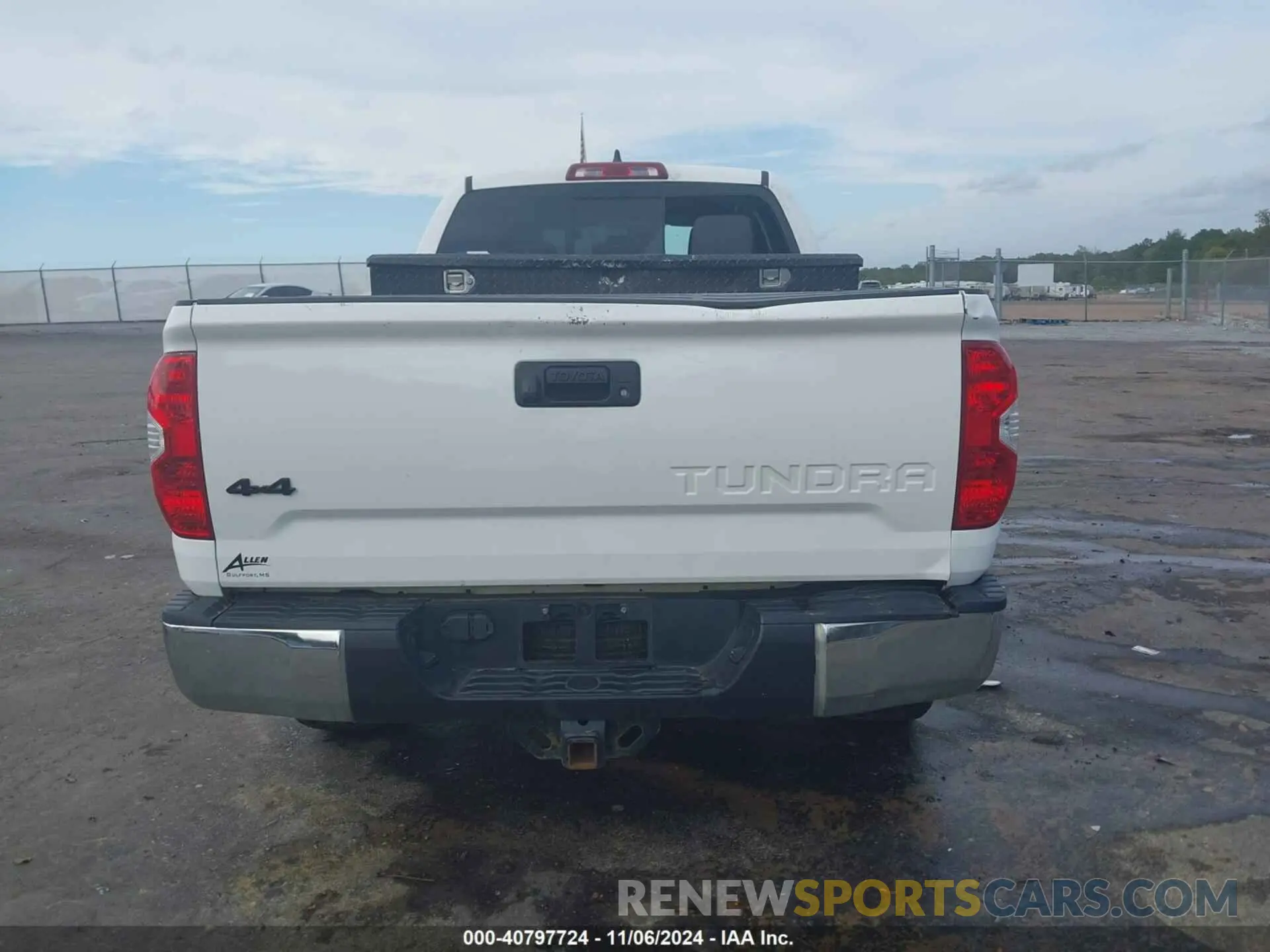 16 Photograph of a damaged car 5TFUY5F17LX910327 TOYOTA TUNDRA 2020