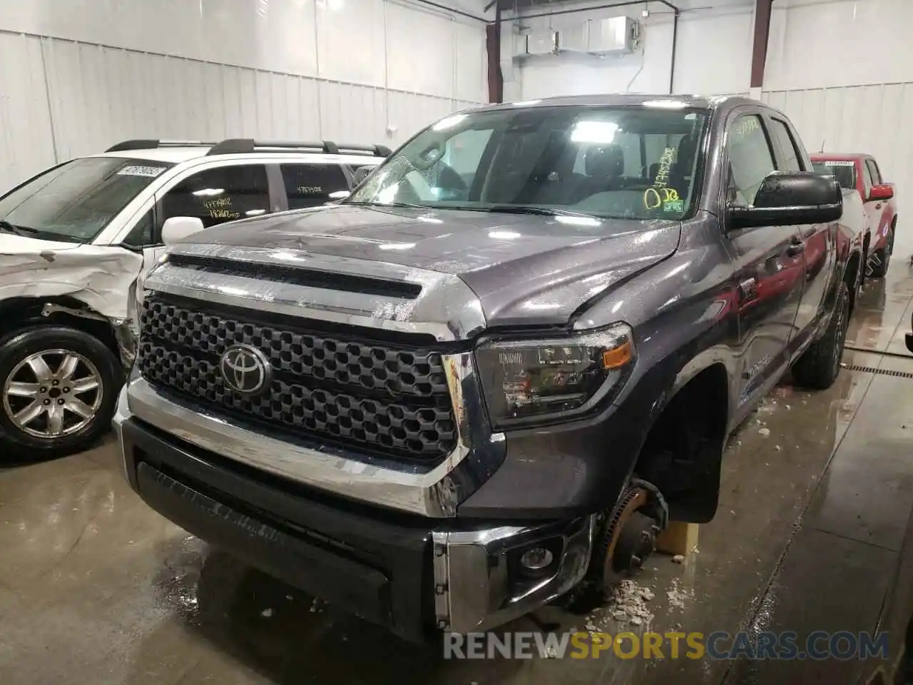 2 Photograph of a damaged car 5TFUY5F18LX915052 TOYOTA TUNDRA 2020