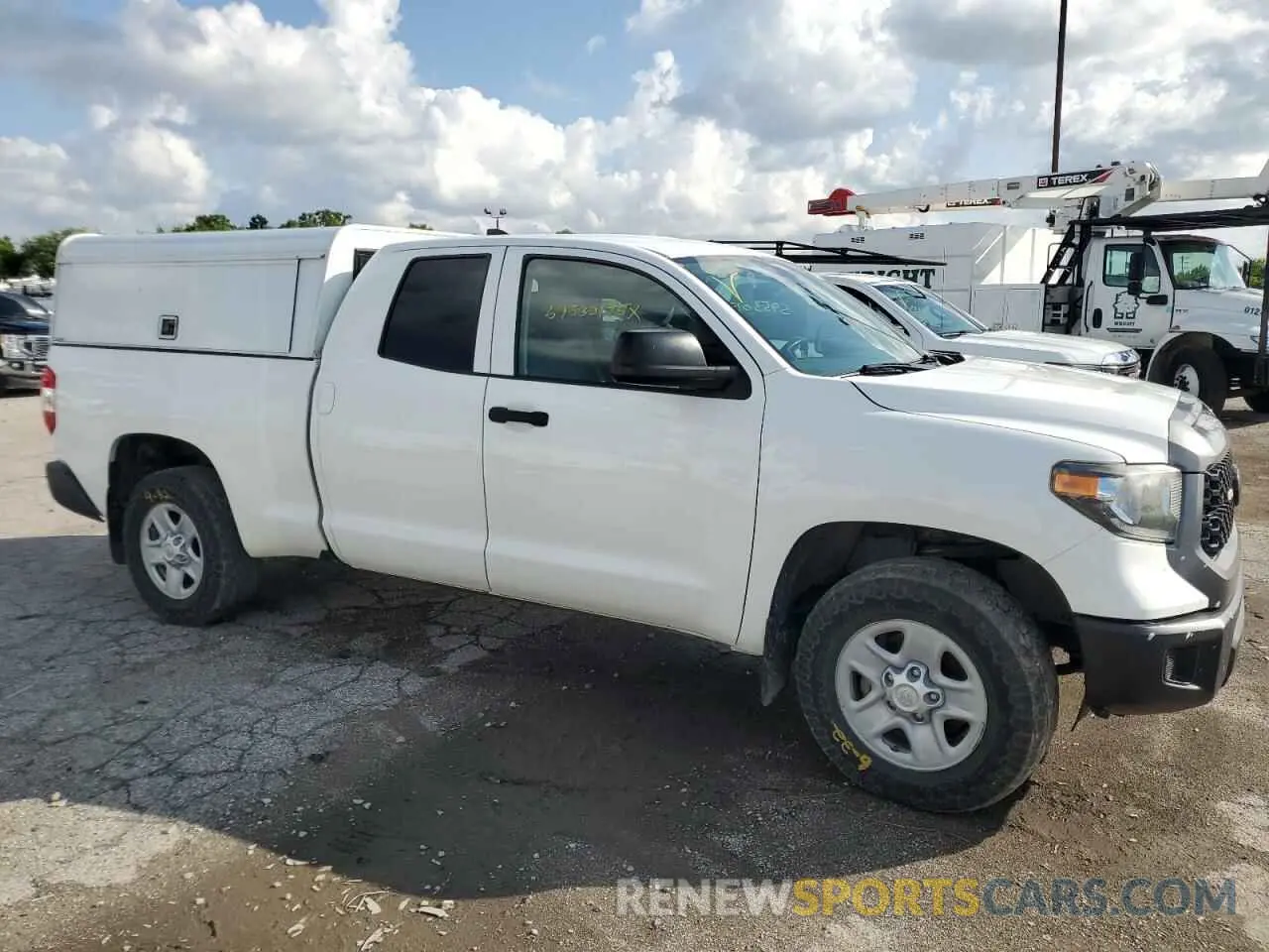 4 Photograph of a damaged car 5TFUY5F19LX883020 TOYOTA TUNDRA 2020