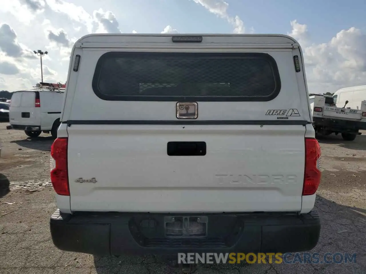 6 Photograph of a damaged car 5TFUY5F19LX883020 TOYOTA TUNDRA 2020
