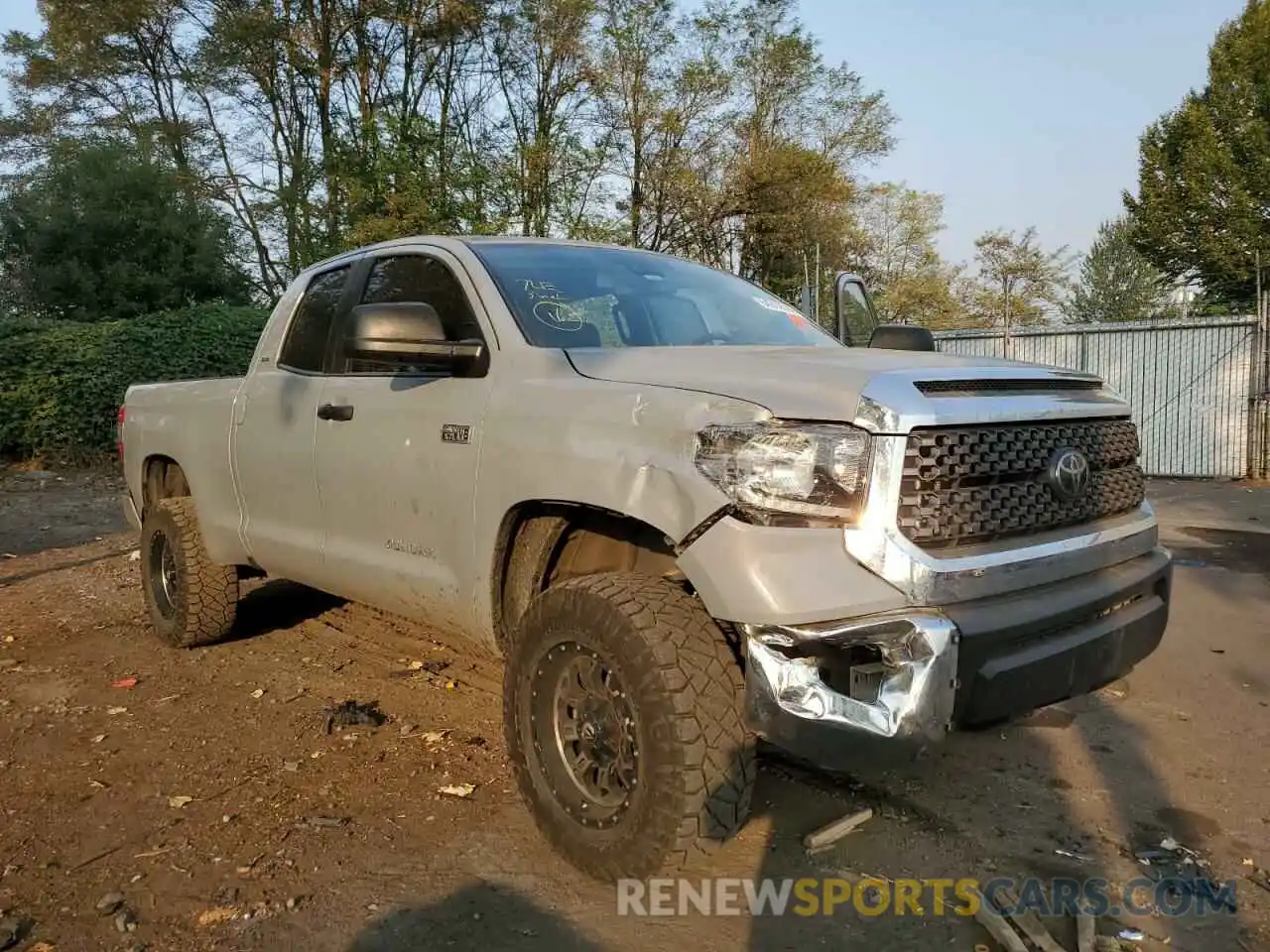 1 Photograph of a damaged car 5TFUY5F19LX902715 TOYOTA TUNDRA 2020